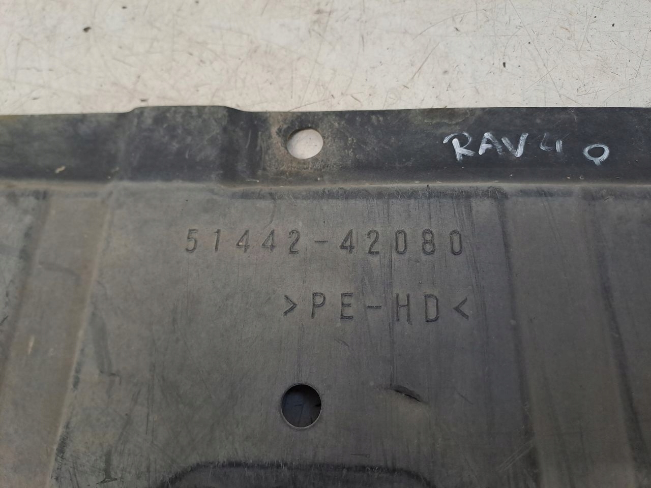 cover below engine of the engine Toyota RAV4 III 2,2 DCAT