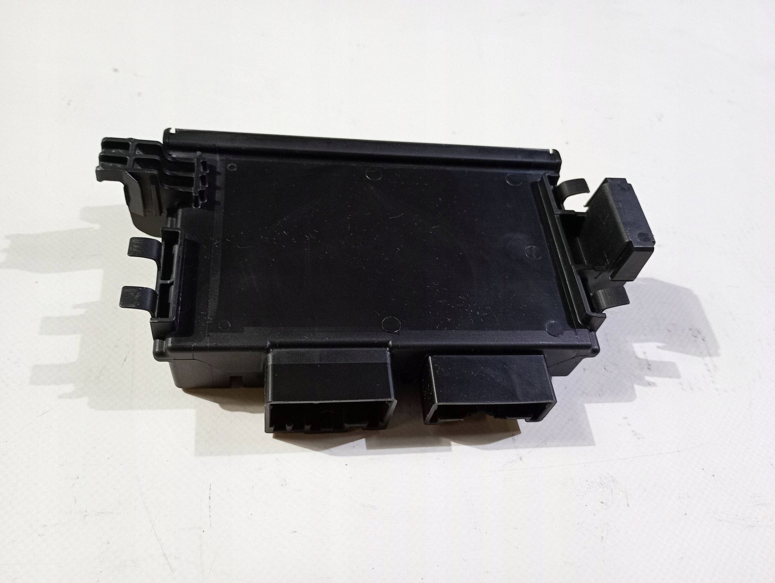 control unit module electrical bonnet boot of the rear Ford Explorer V 2011