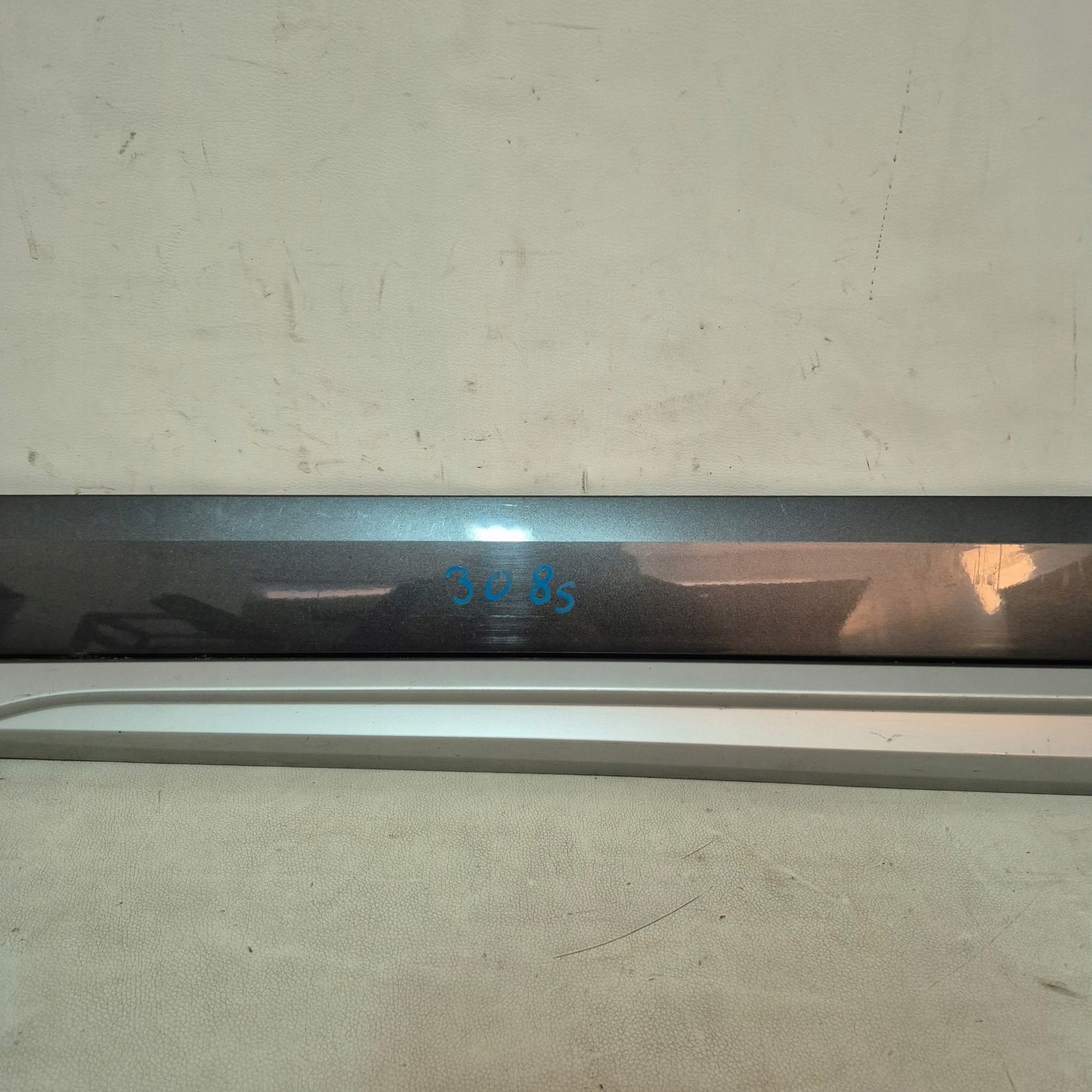 AUDI Q5 II 80A 17r. -> moulding cap door left front front 80A853959