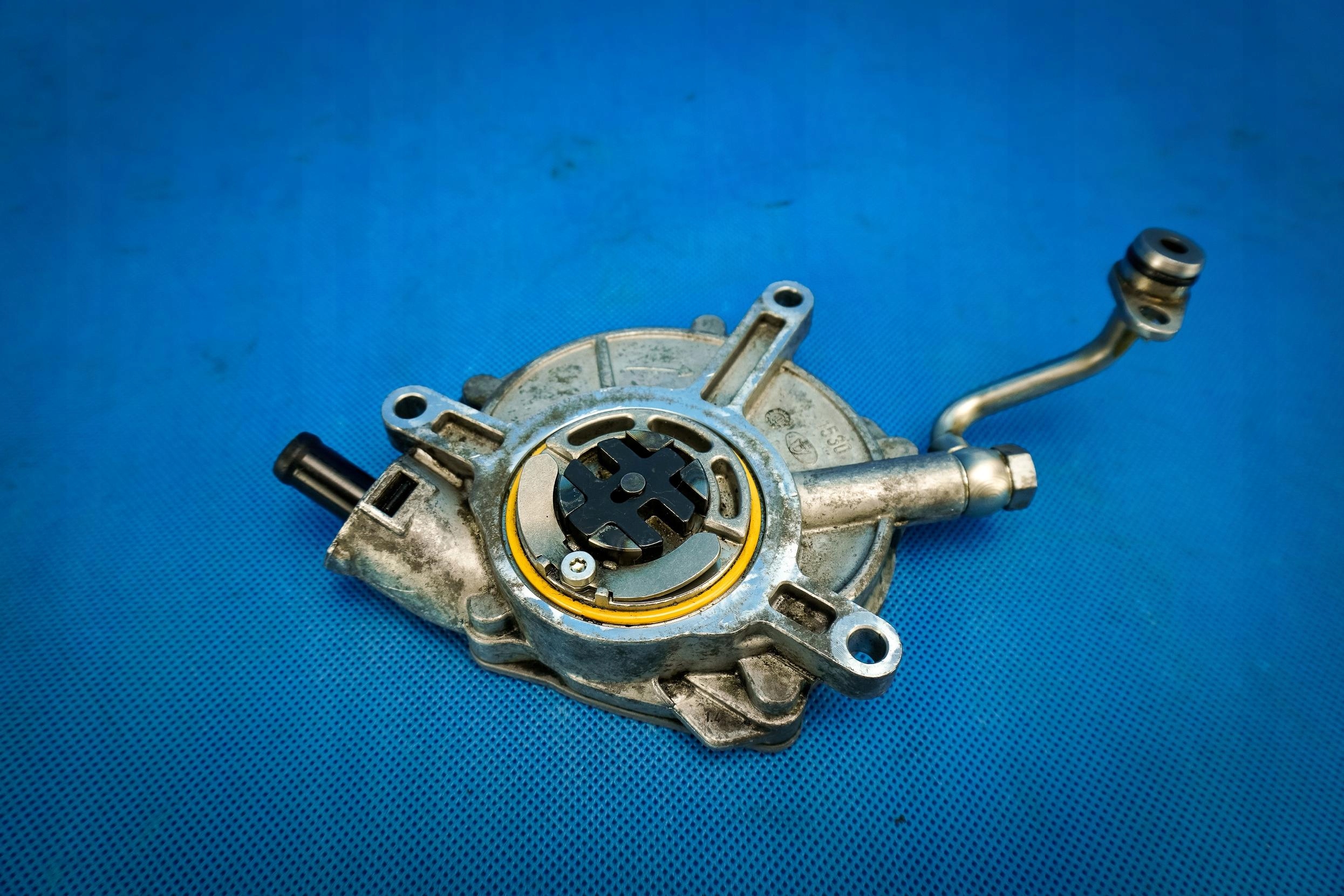 pump vacual Audi RS6 RS7 A8 S8 07L145100C