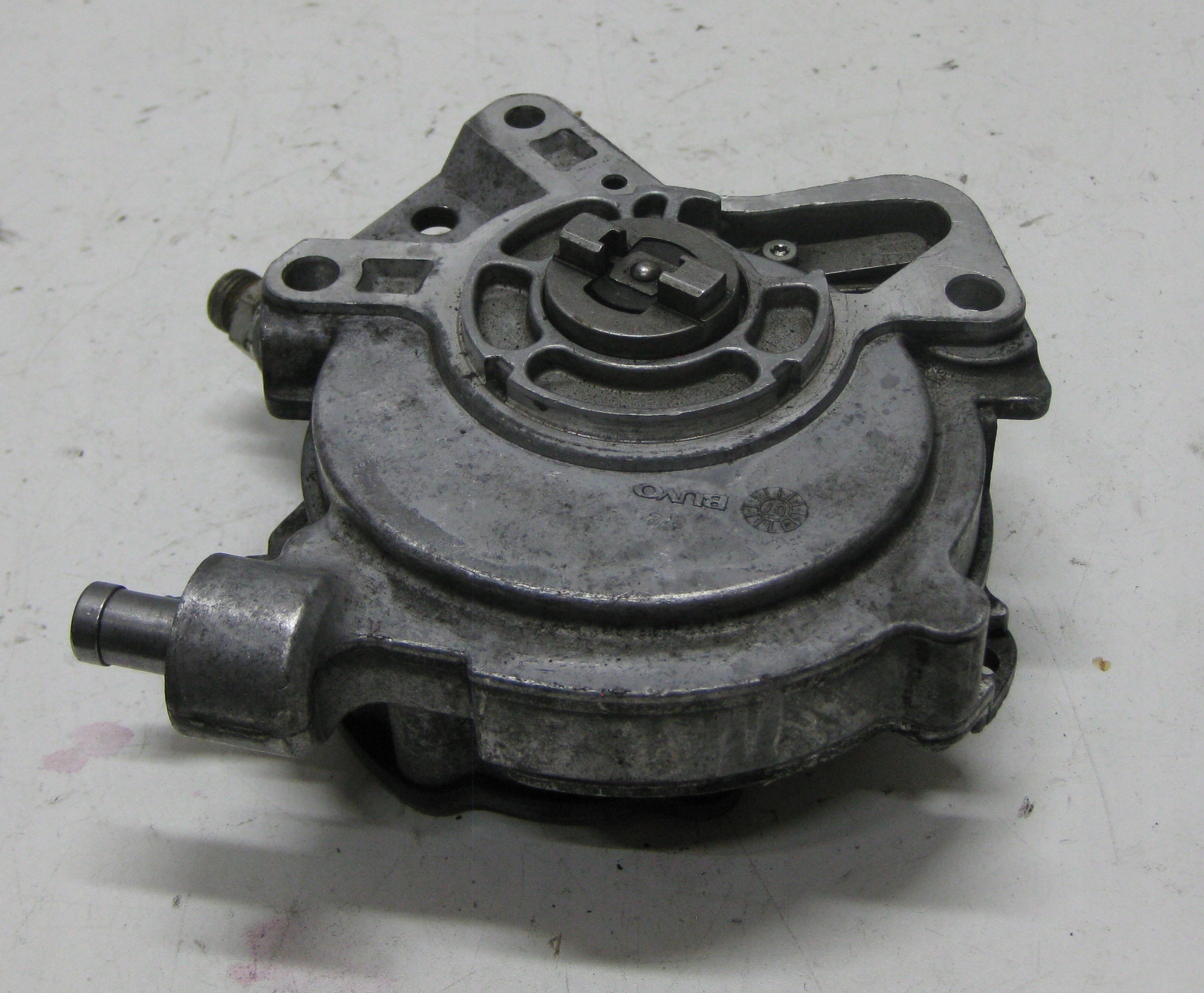 VW TRANSPORTER T5 2.5TDI pump vacual WACUM 070145209J