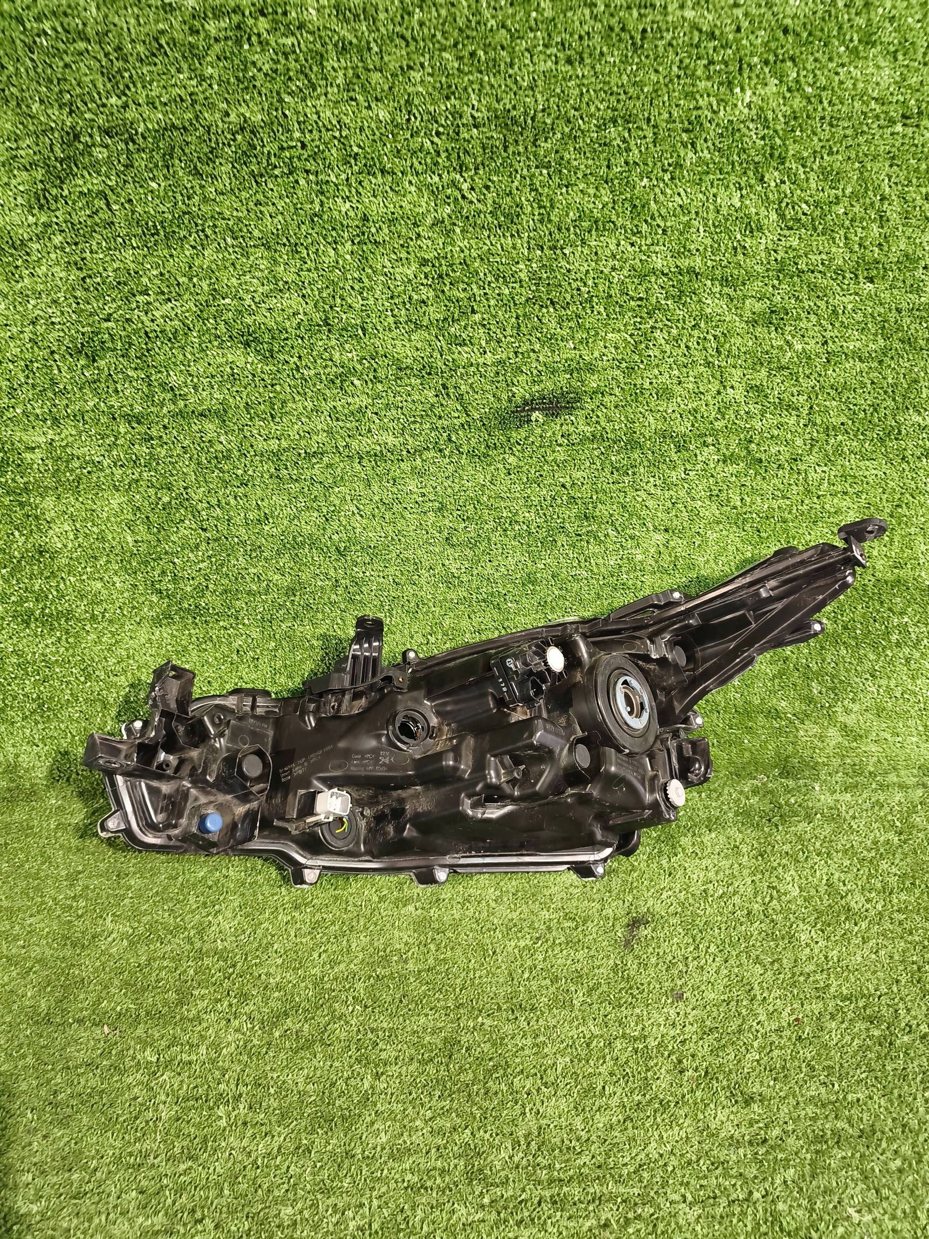 REFLEKTOR right front TOYOTA COROLLA E21 18- sedan NR.R1370