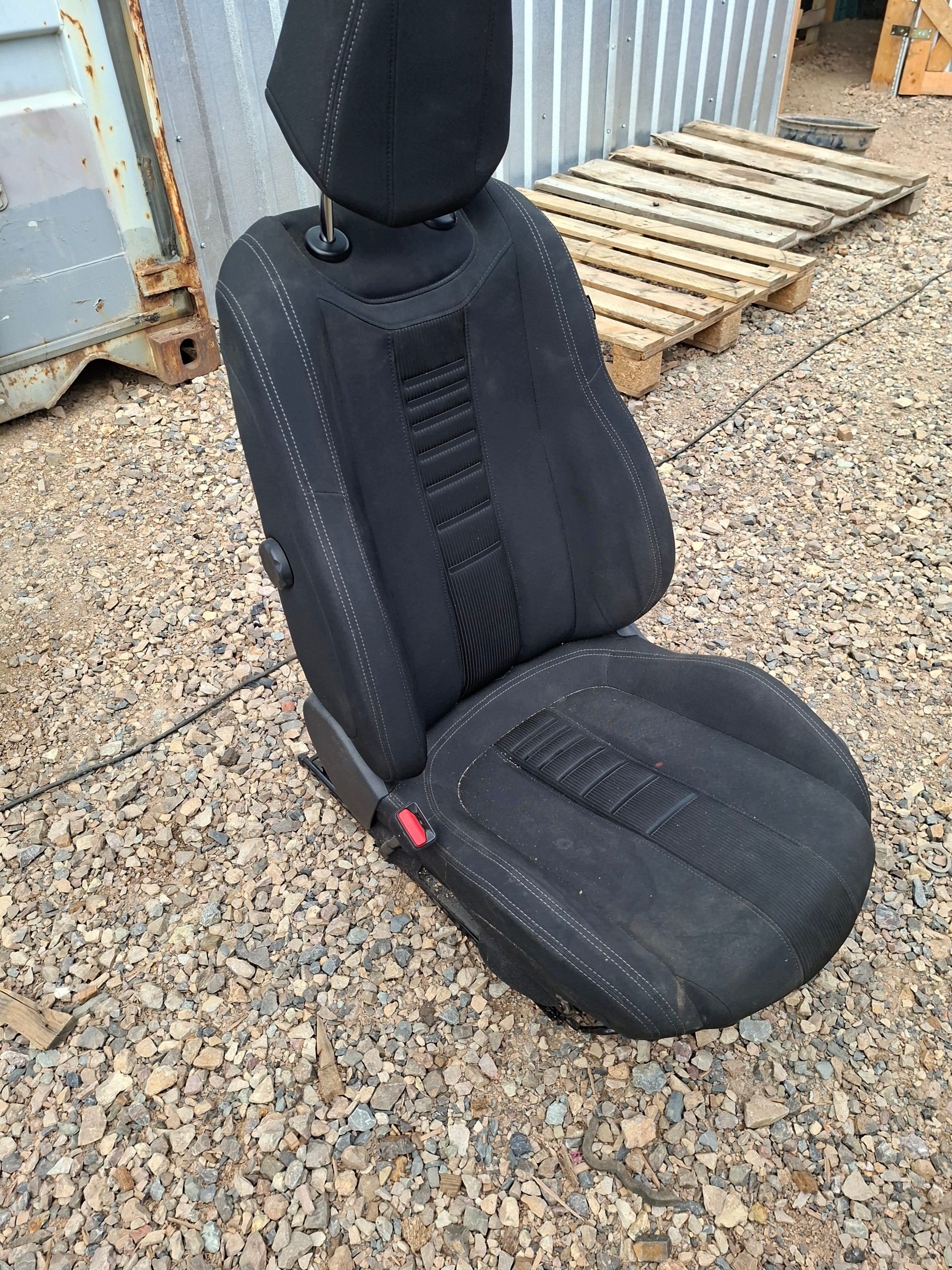 Sitz links peugeot 308 t9 grzany europa
