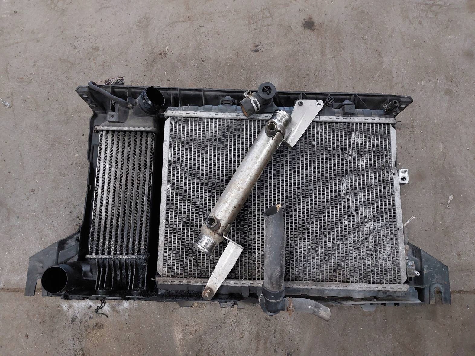 support panel for radiators pillar iron CITROEN C5 and 2.2 HDI