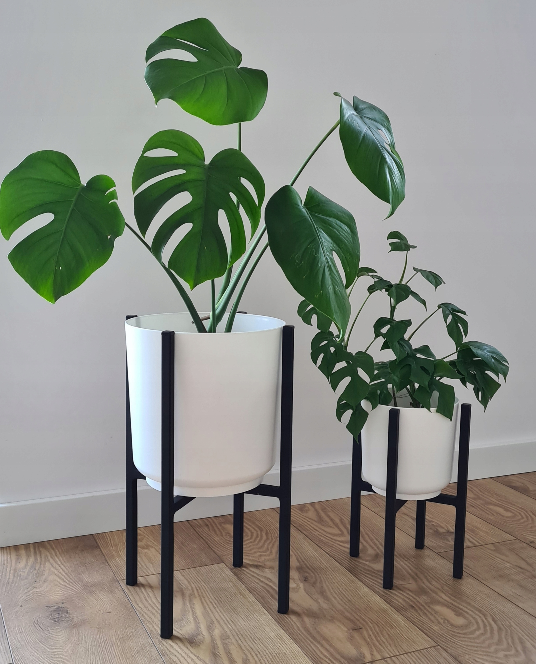 KWIETNIK METALOWY STOJAK Z OSŁONKĄ NOWOCZESNY 31CM 4 NOGI Wysokość produktu 31 cm