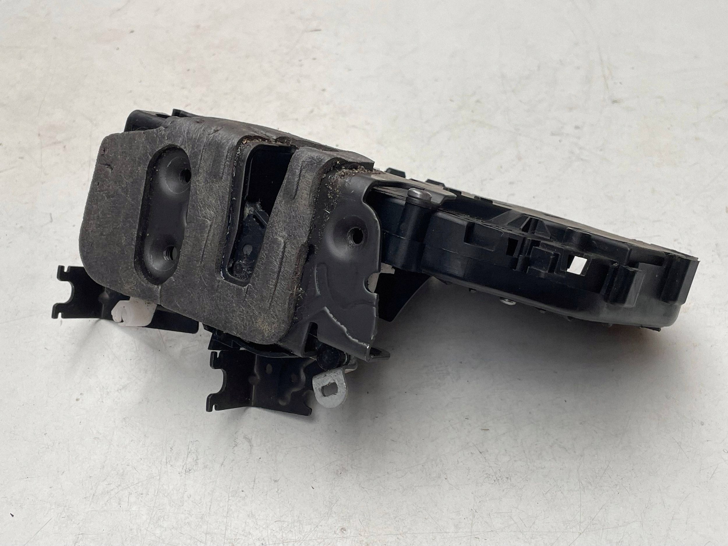 lock door left front LAND ROVER DISCOVERY 3 - LR3 6W8A-21813-AF