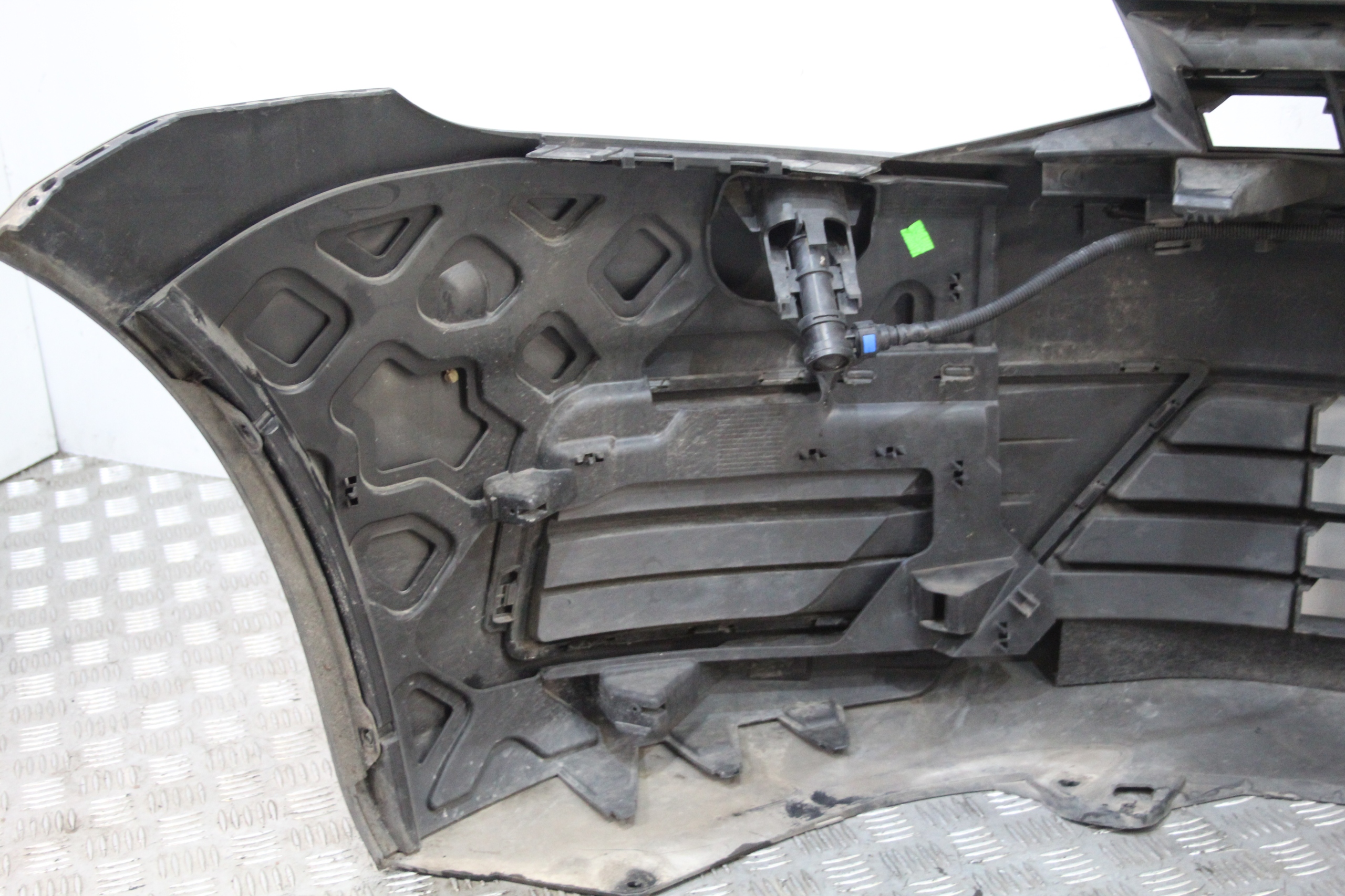 STOSSSTANGE VORNE SPRITZDÜSE VW CADDY 2K0 2K5