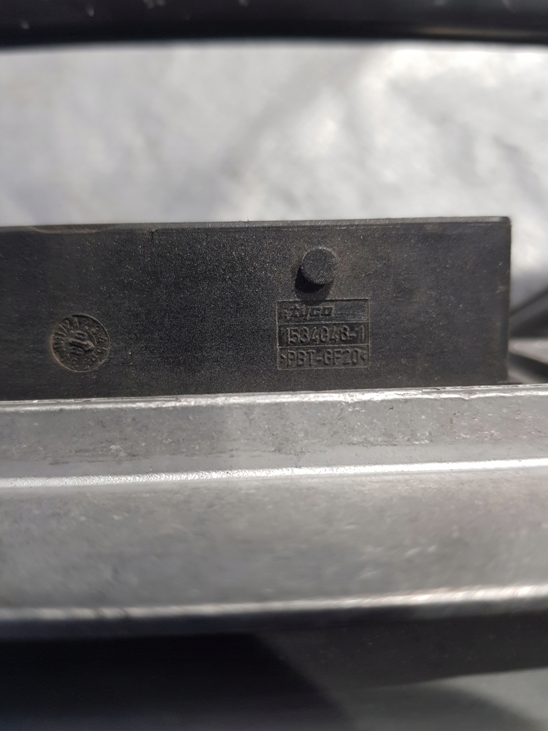 AUDI A4 B8 2.7 TDI amplifier 8T0035223AE