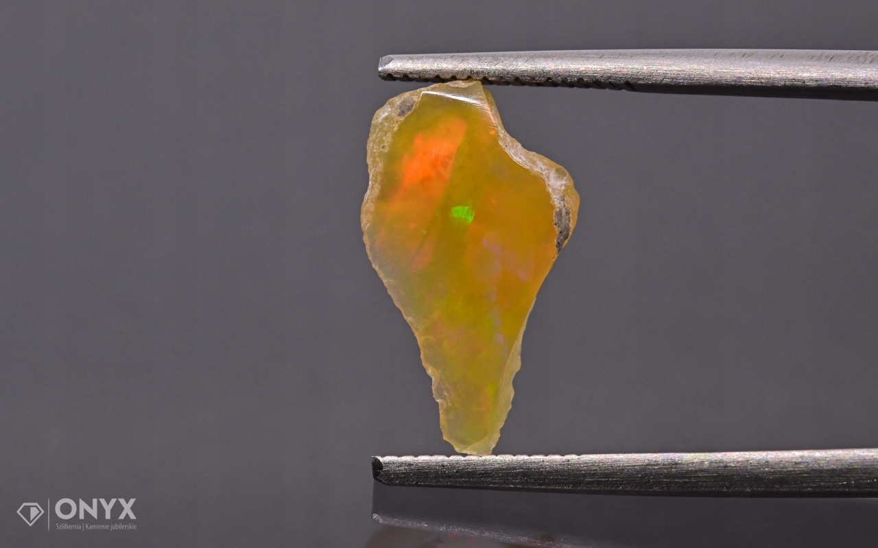 Opal z Etiopie hrudky 14x8 mm