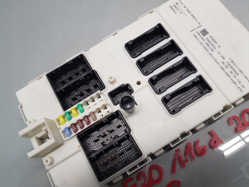 SKRZYNKA BEZPIECZNIKÓW BMW F20 2.0 D 929265101 Typ samochodu Samochody osobowe