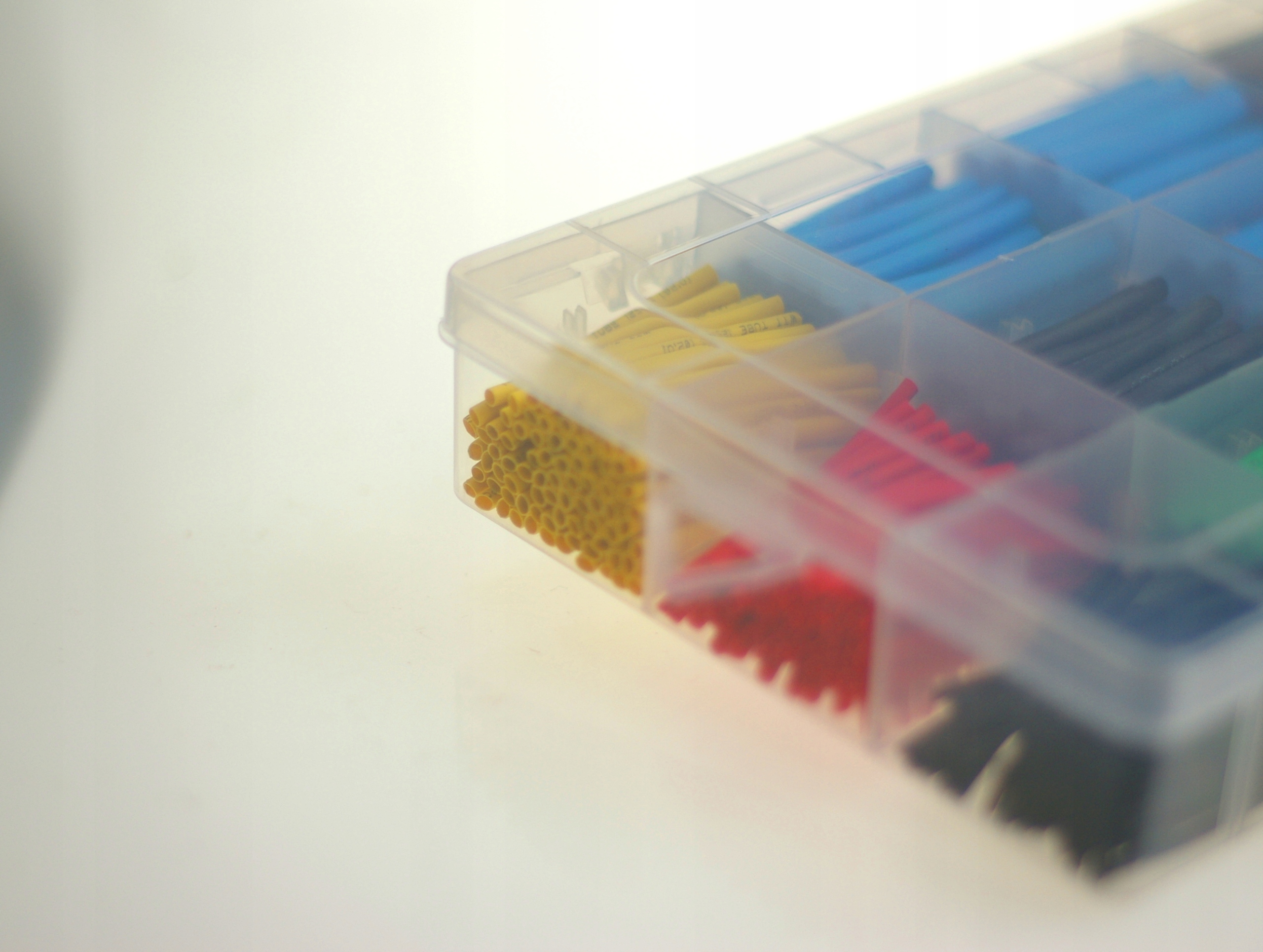 KOSZULKI RURKI TERMOKURCZLIWE ZESTAW RUREK KOSZULEK TERMOKURCZLIWYCH 560x Producent części EL-CAR