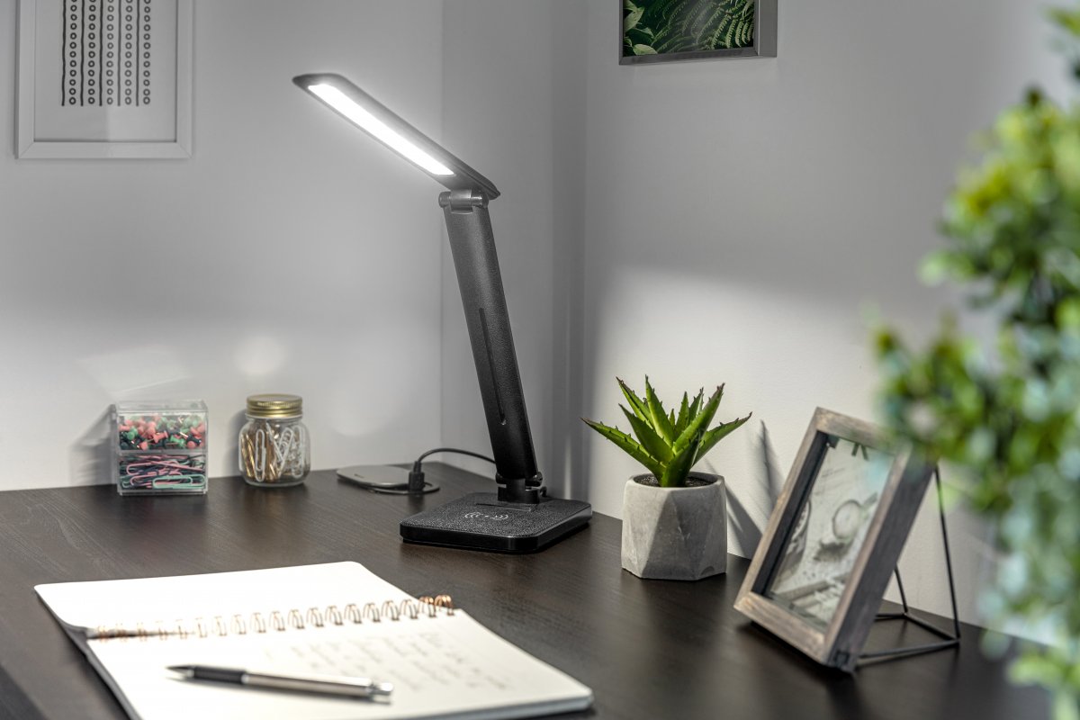 Stolná lampa Izuka Led 6W 400lm Cct AC220-240V IP20 indukčná nabíjačka