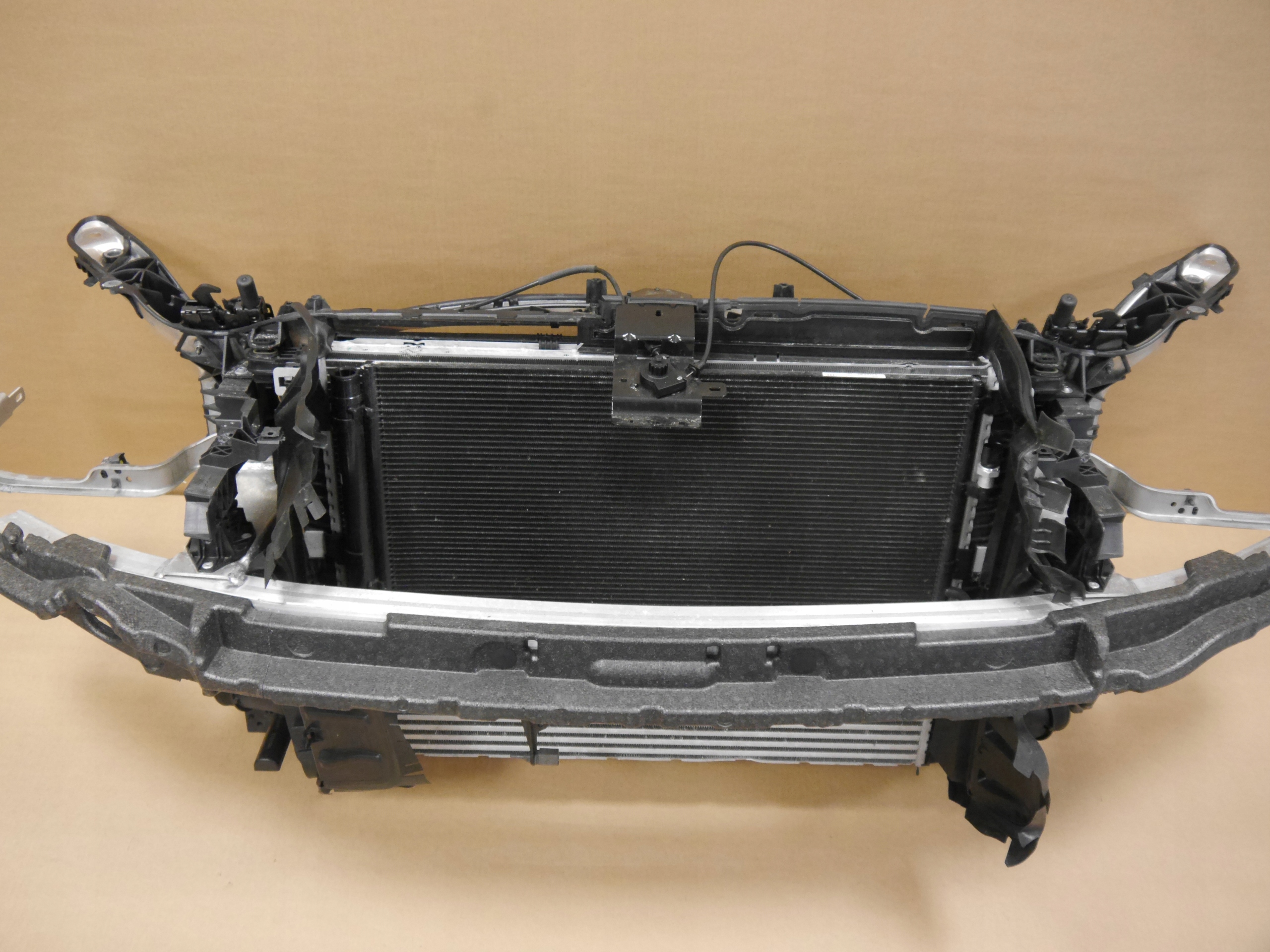 AUDI A6 C8 A7 4K PAS PRZEDNI CHŁODNICE 2.0 TFSI Numer katalogowy części AUDI A6 A7 4K PAS PRZEDNI CHŁODNICE 2.0 TFSI