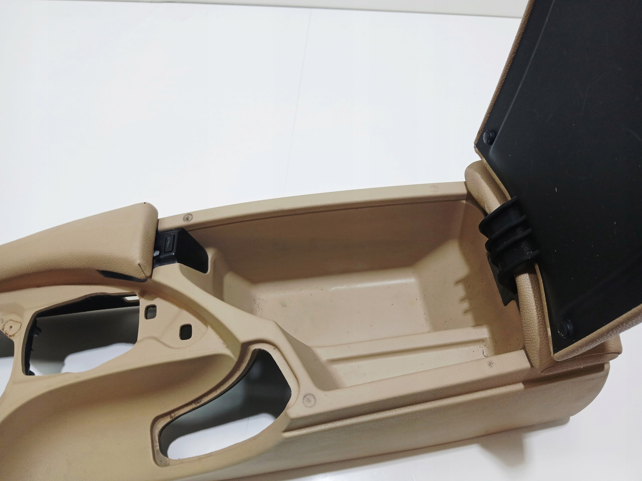 armrest tunnel central BMW E60 E61 7034086 EUROPA (0000680)