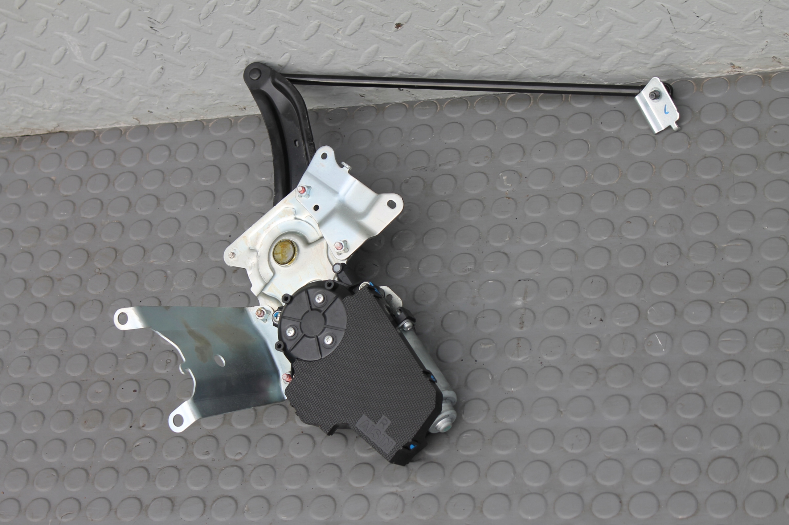 MECHANIZM SILNICZEK KLAPY ELEKTRYCZEJ MITSUBISHI OUTLANDER III 12-22