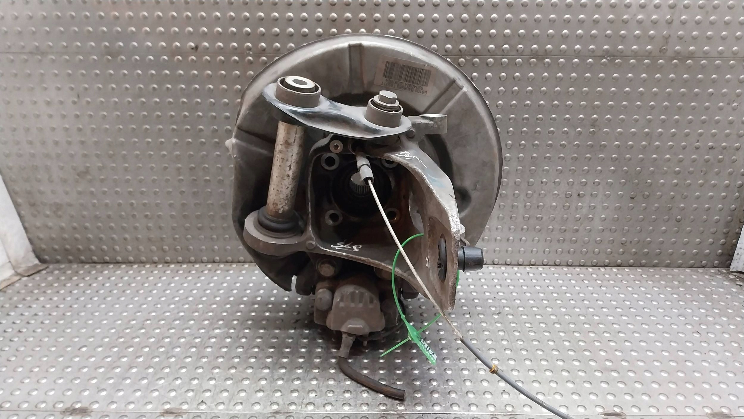 otoč čepu pravý záď 6770924 BMW E61