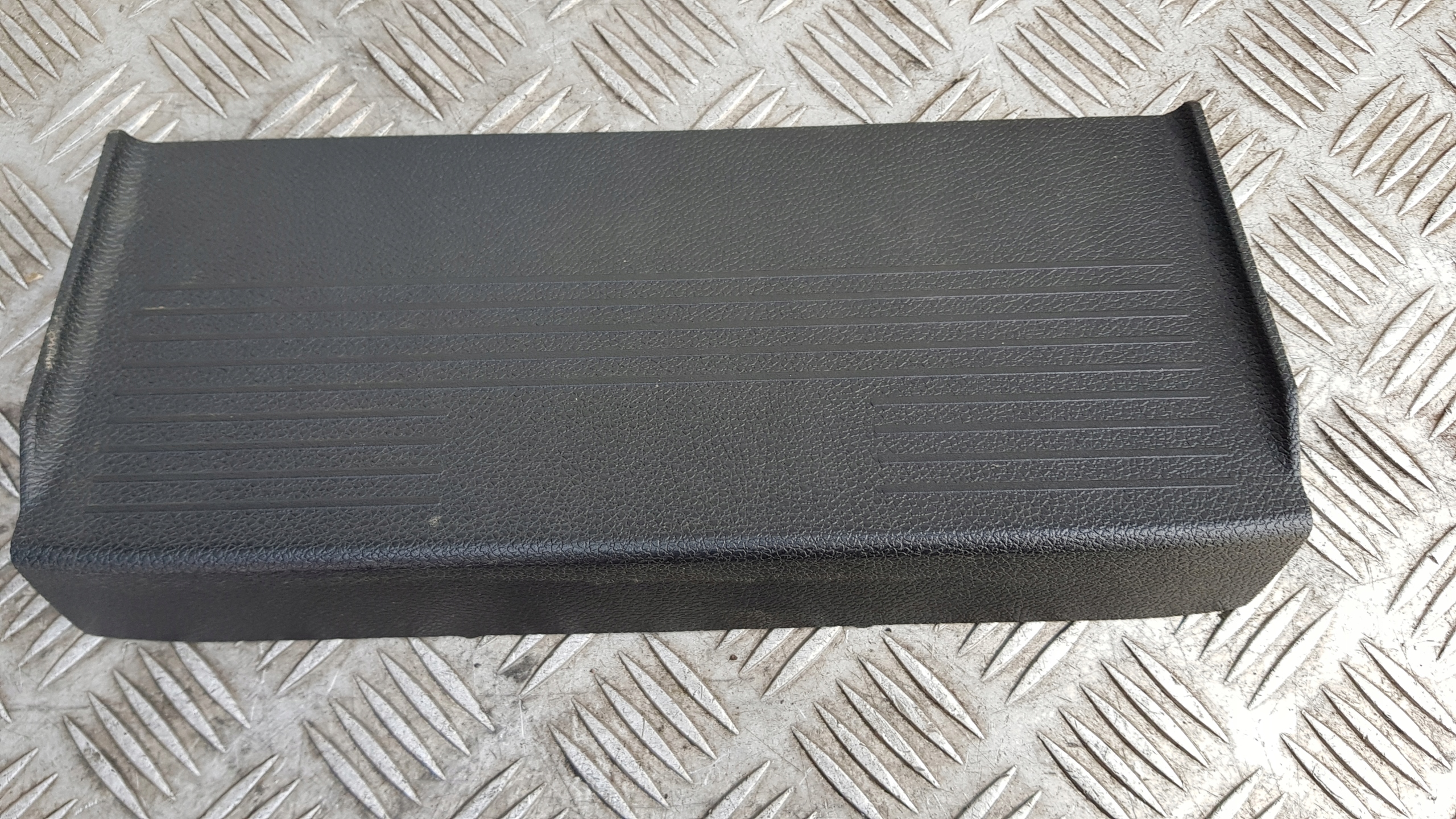 MERCEDES W212 stand running board A2049200017