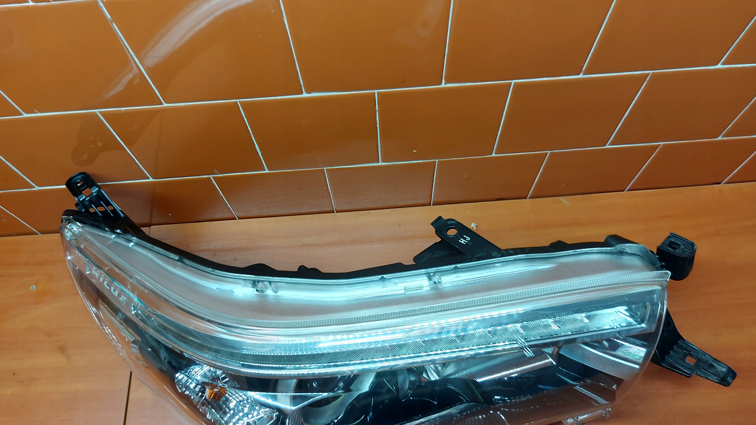 REFLEKTOR light right right front TOYOTA HILUX VIII 15-20