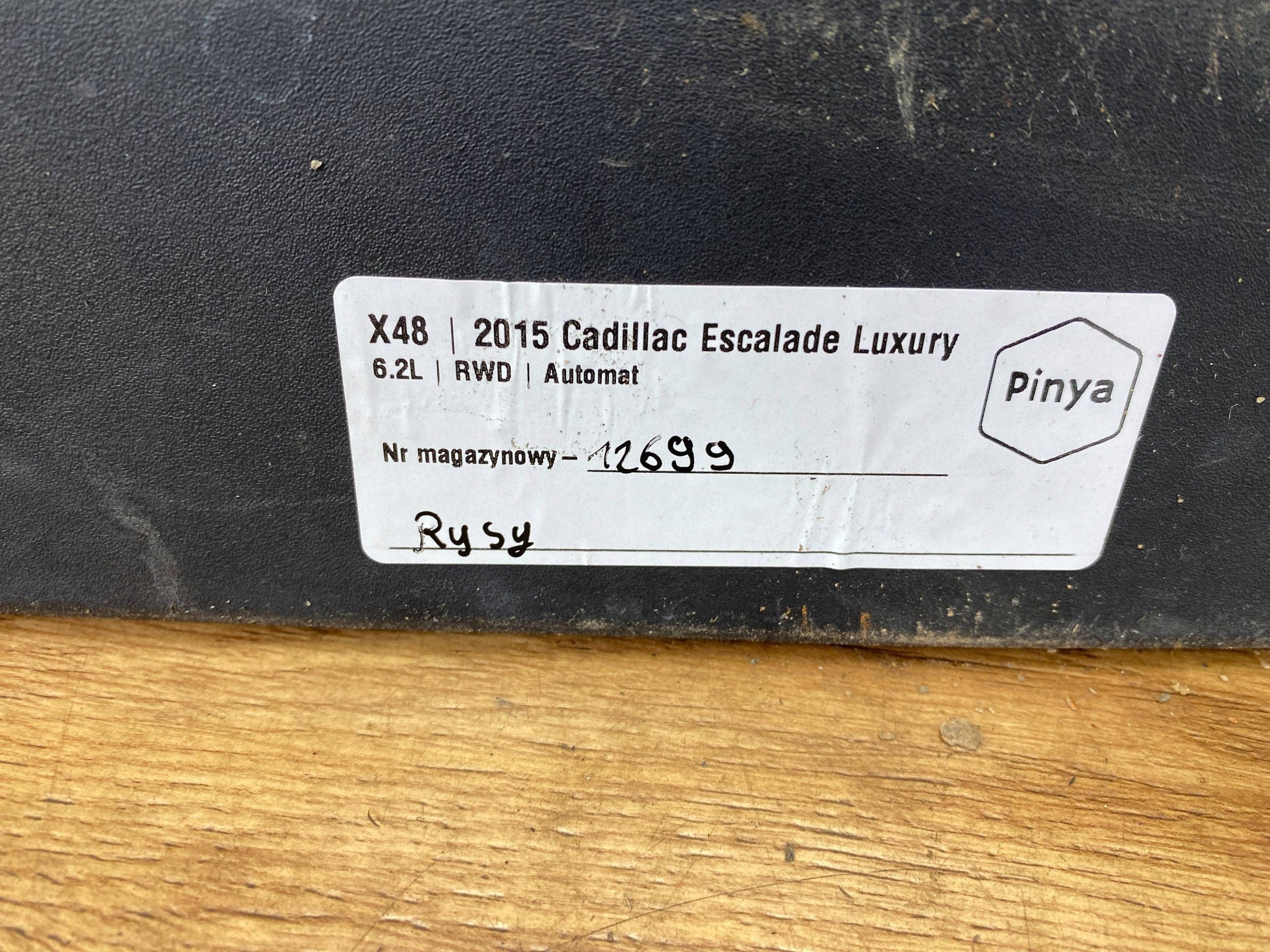 Rezonator dolotu Cadillac Escalade IV 2015+