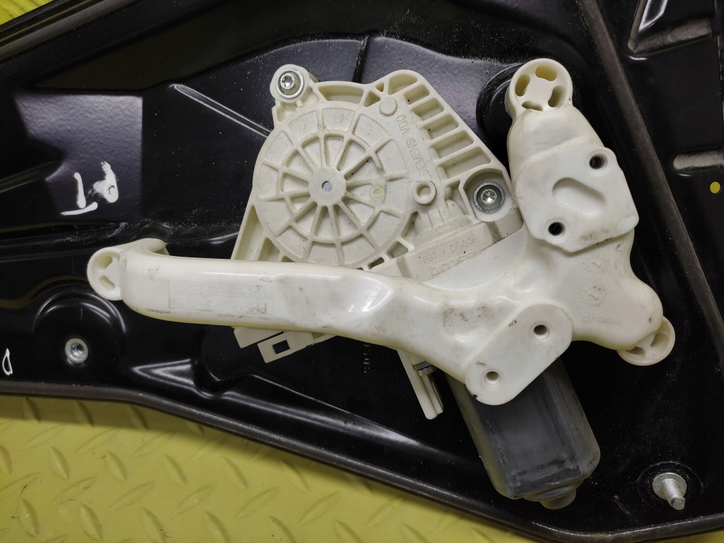 LAND ROVER DISCOVERY III window regulator right rear part