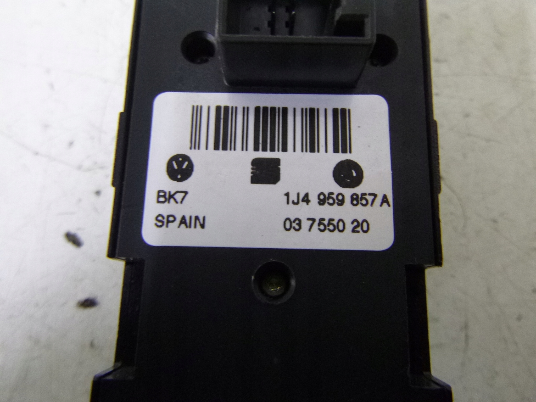 BOUTON PANEL VITRE GAUCHE SKODA OCTAVIA 2001