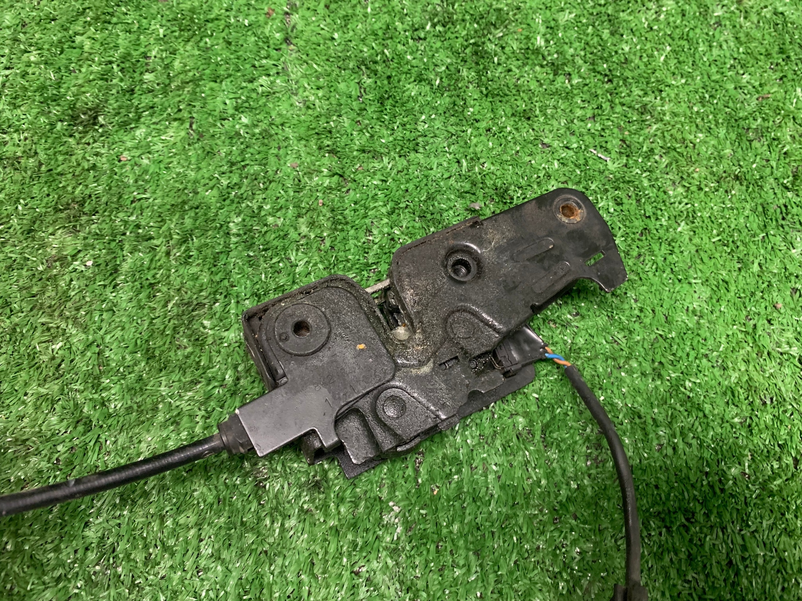 AUDI A6 C6 LIFT bonnet latch lock front 8K2823746