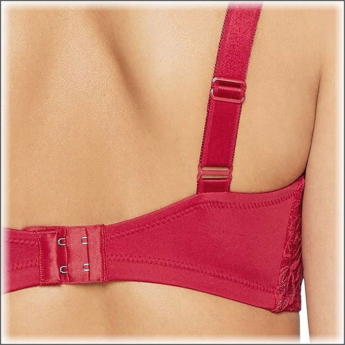 TRIUMPH AMOURETTE CHARM W 70B Model Wired Bra