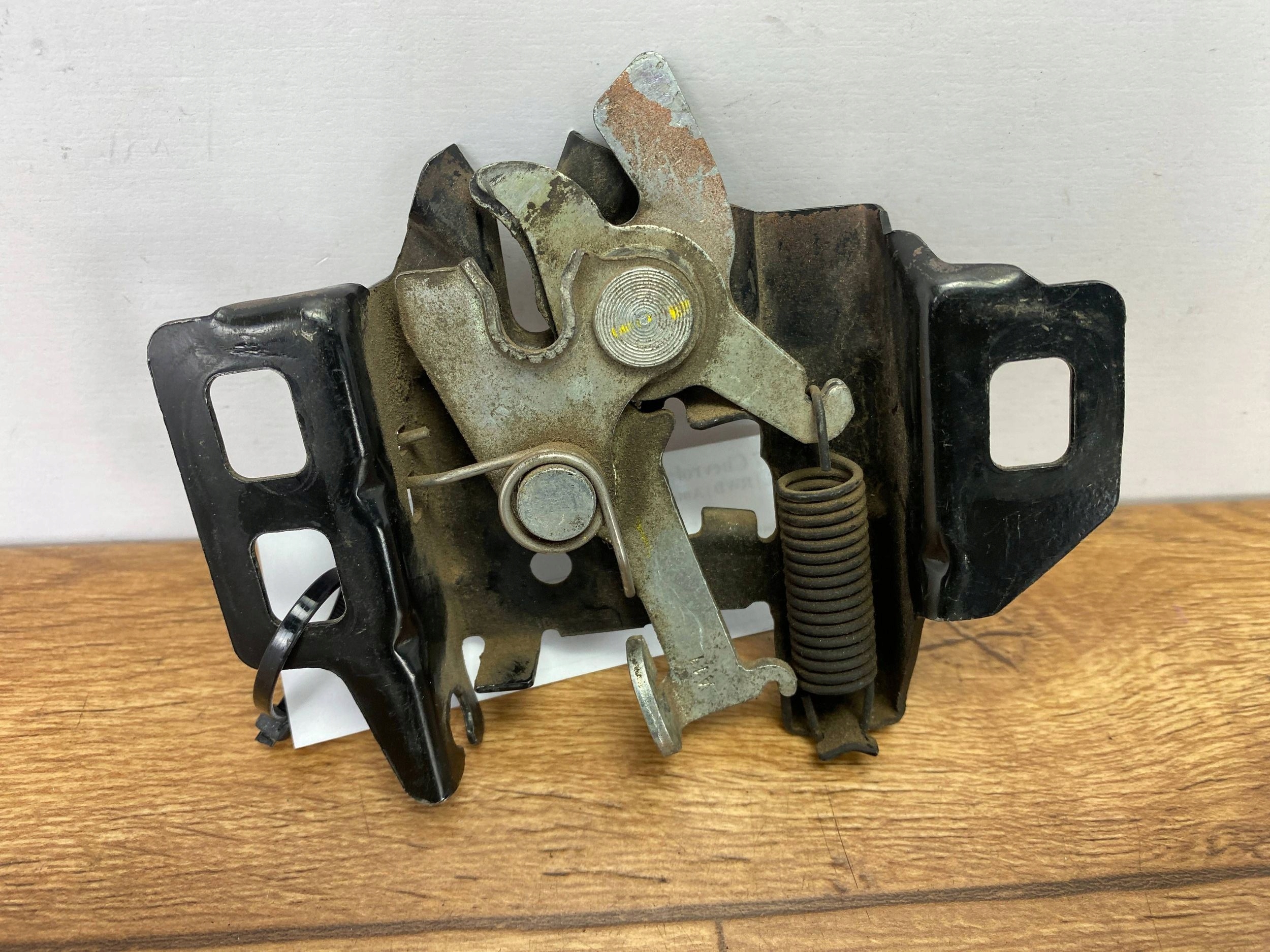 bonnet latch lock Chevrolet Corvette C6 2005+