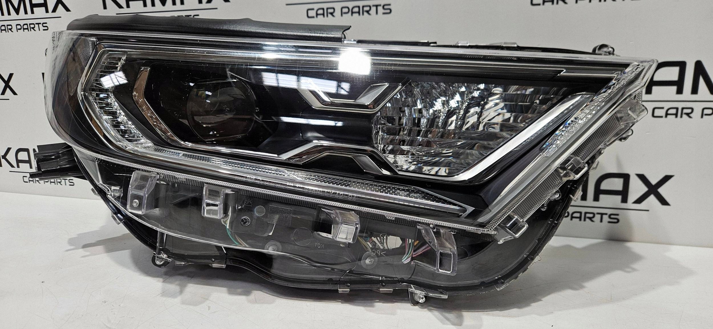 light right front FULL LED TOYOTA RAV4 V 18- original STANLEY 42-94