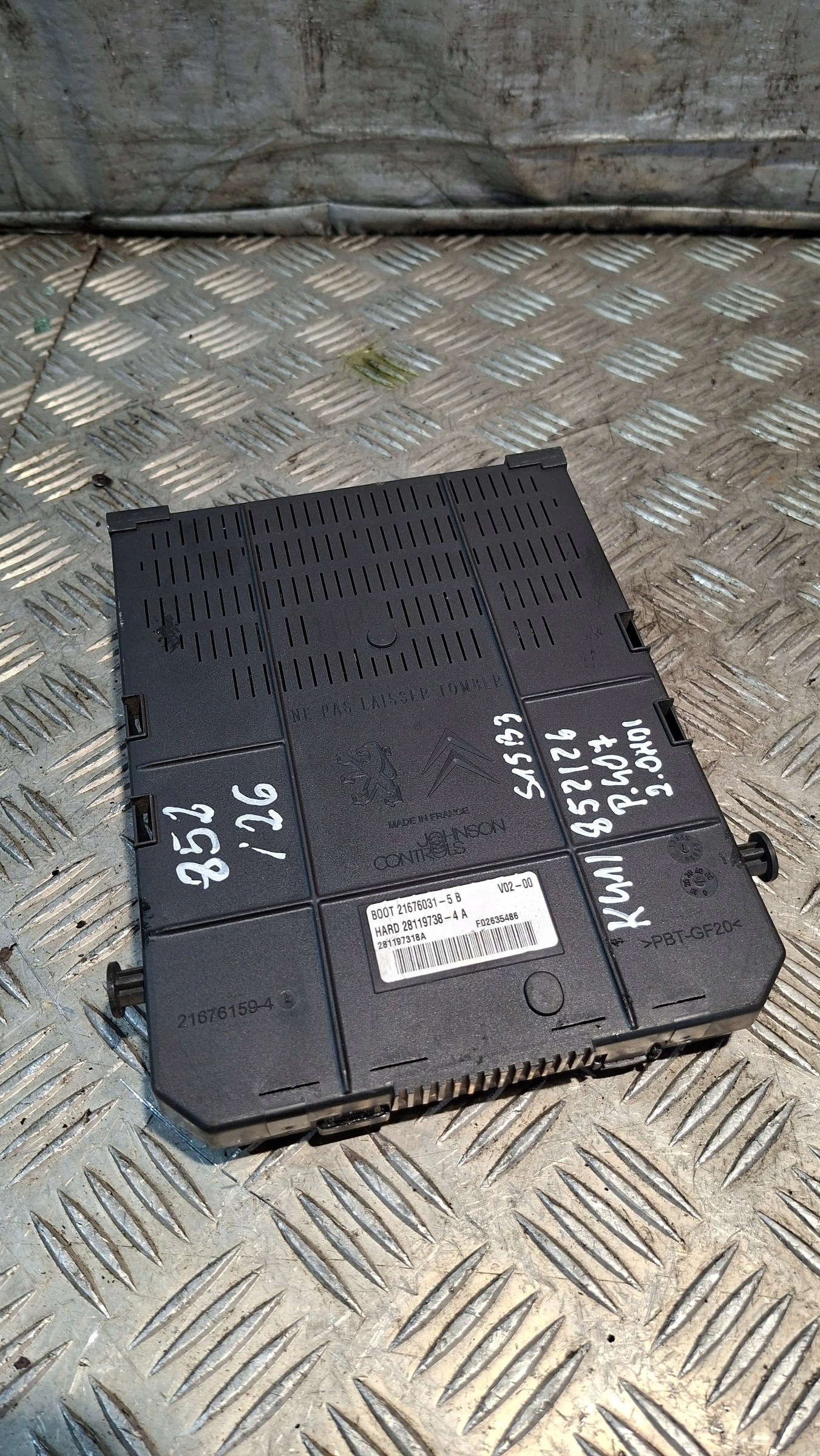 Module fusibles PEUGEOT 407 2.0HDI