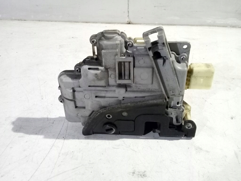 VW Passat B6 lock left rear part 6 PIN 3C4839015A