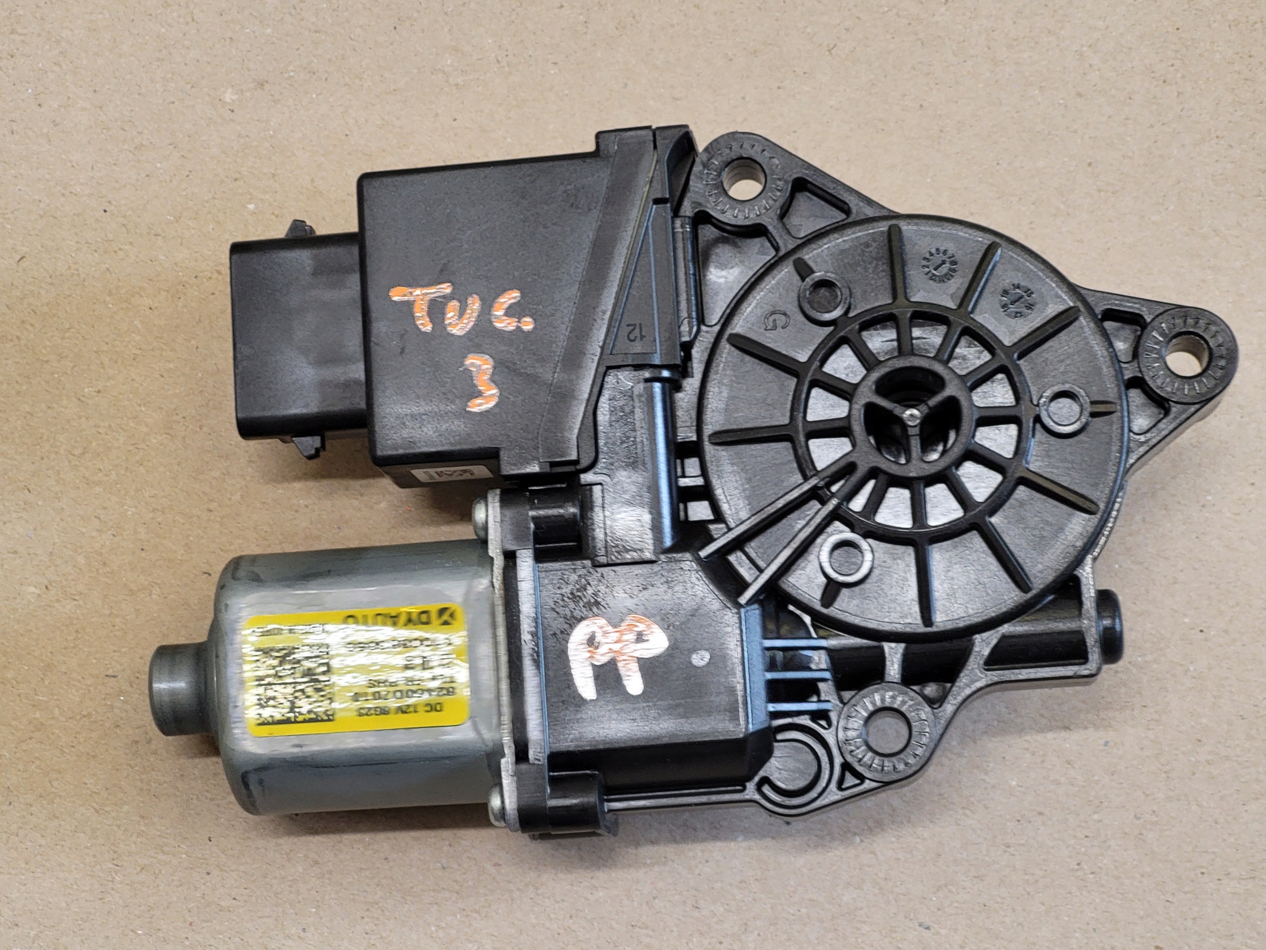 mini motor module windows right front HYUNDAI TUCSON III 3 TL 82460D7010 OE EU