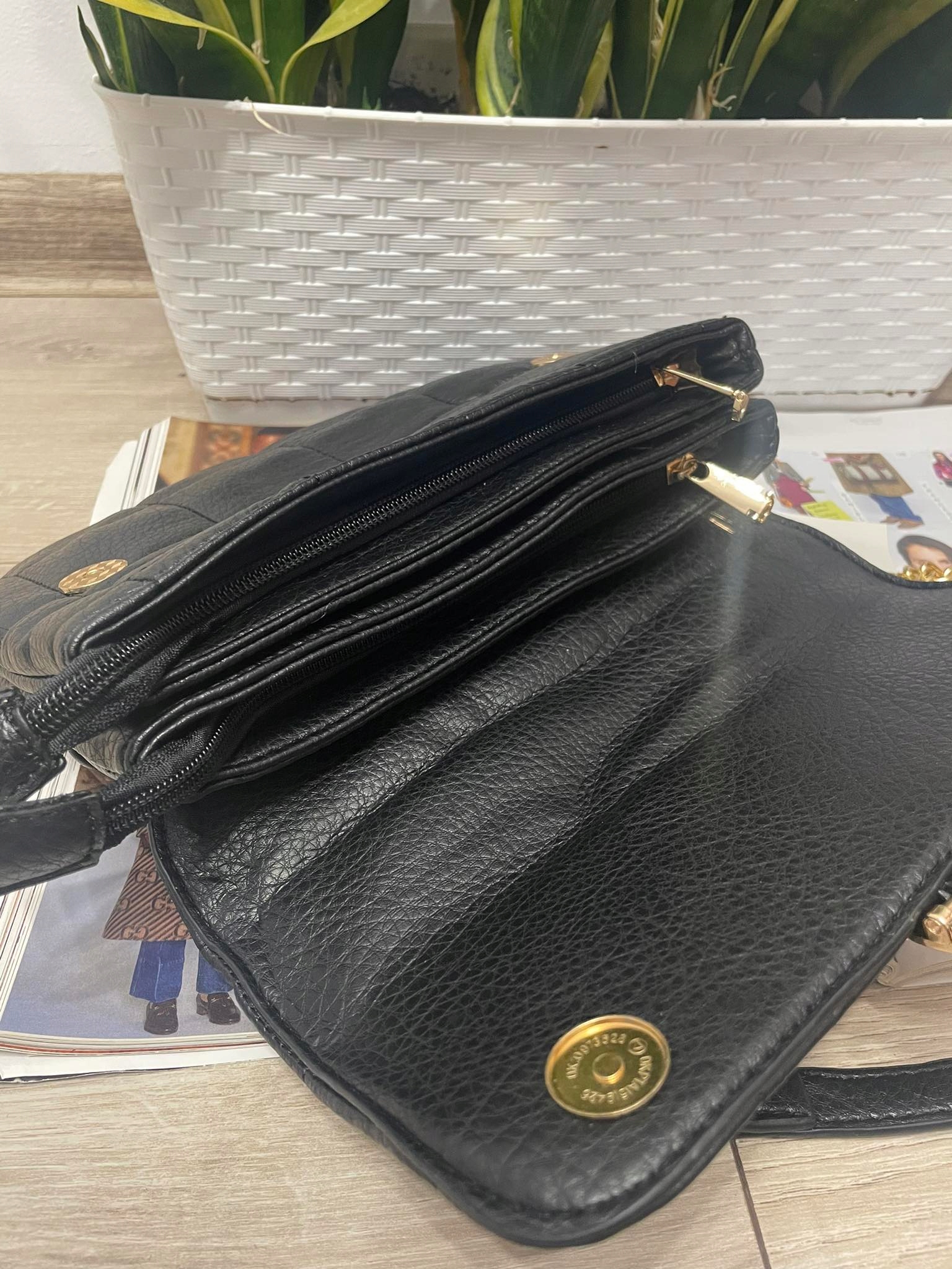 Torebka chanelka LISTONOSZKA PSZCZÓŁKI łańcuszek Cechy dodatkowe kieszonka na telefon