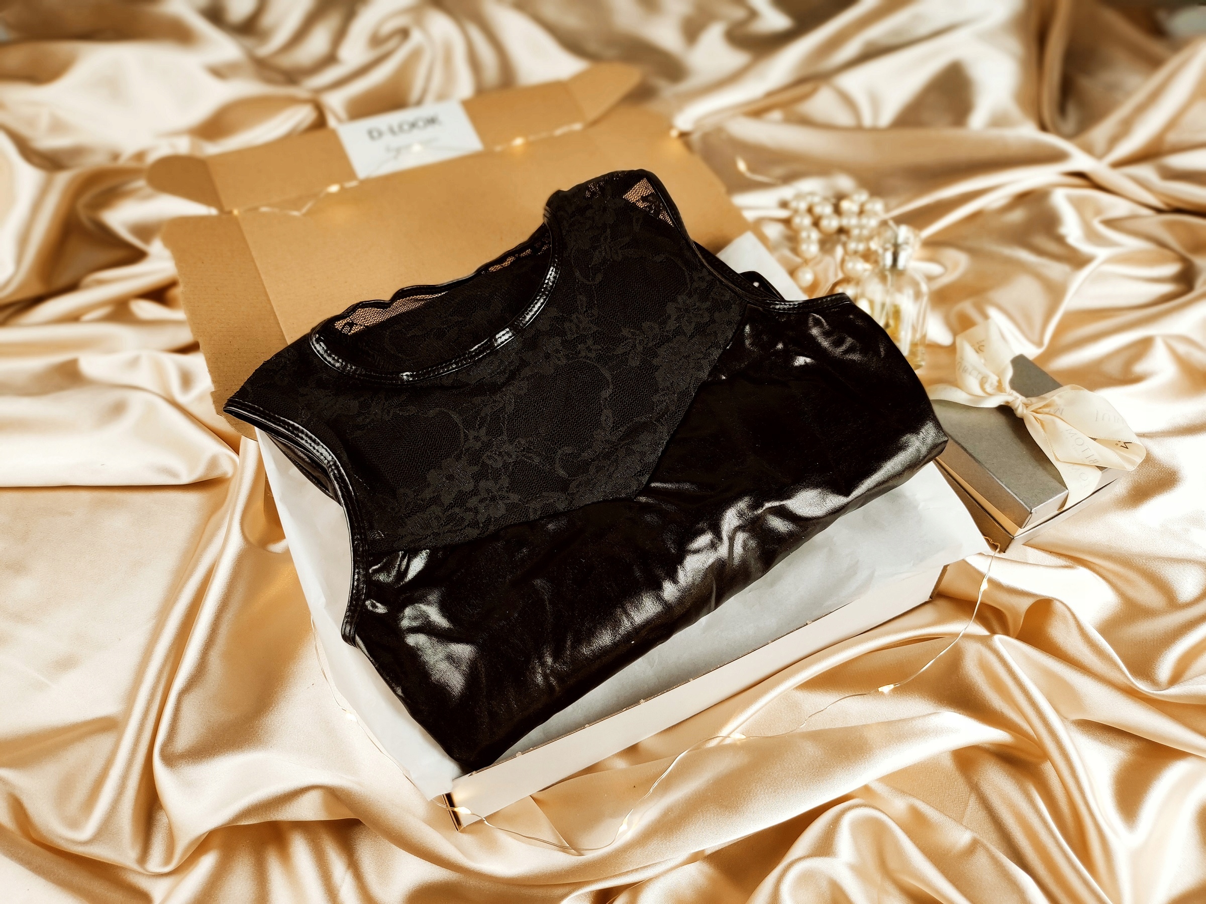 SEXY SUKIENKA MINI LYCRA KORONKA STRINGI GRATIS Długość mini