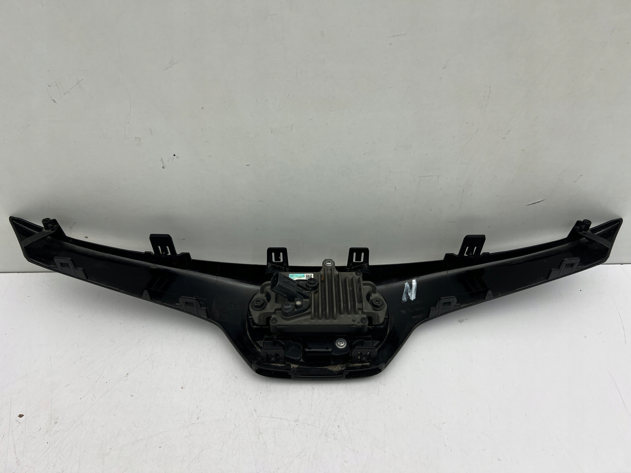 TOYOTA COROLLA E21 HYBRID ATRAPA GRILL EMBLEMAT RADAR ACC ORYGINAŁ N 18- Typ samochodu Samochody osobowe
