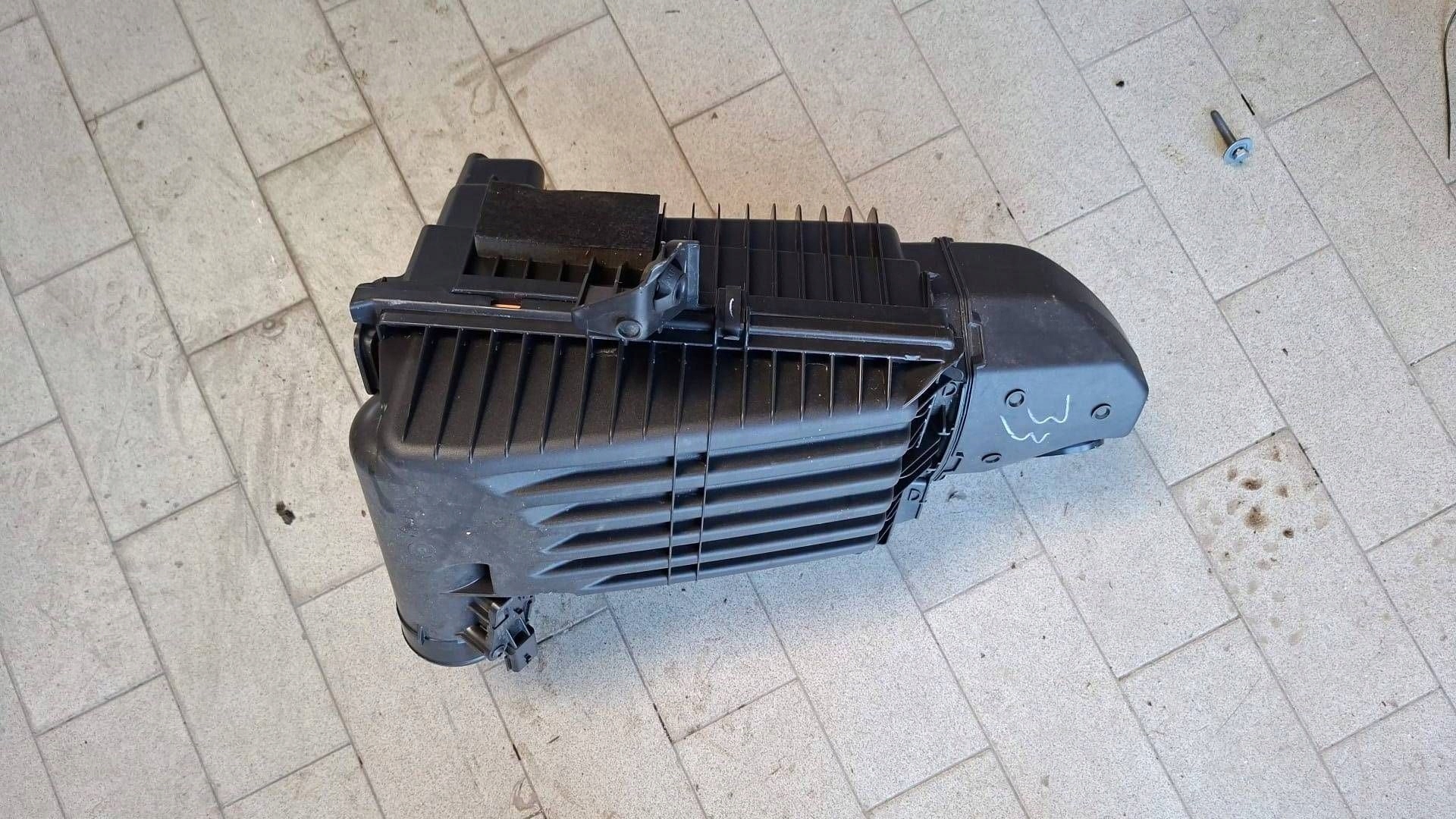 Gehäuse filter luft Renault Espace V lift (RFC) 165007664R