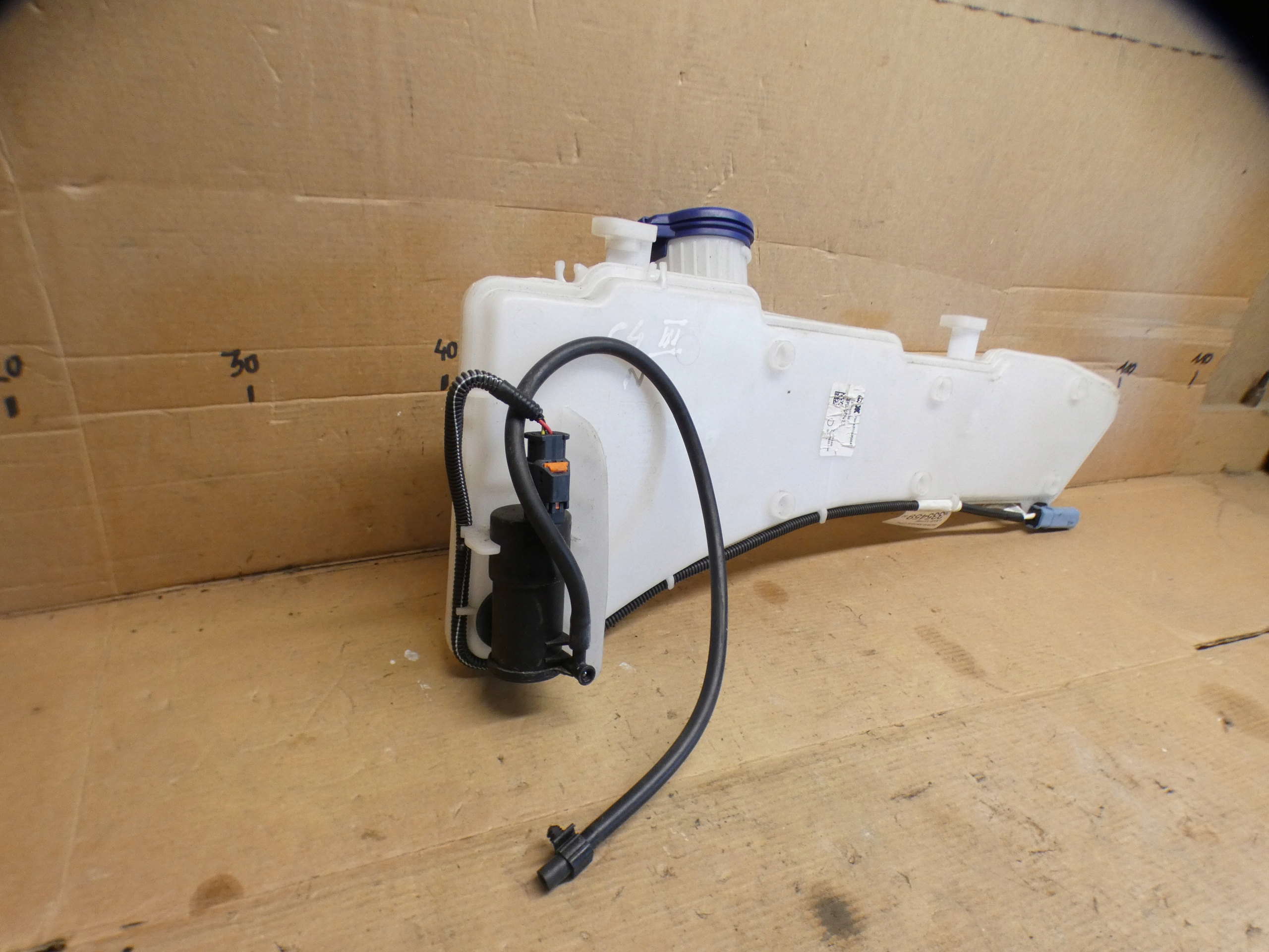 Citroen C4 III Behälter Spritzdüse 9833479180 20r.