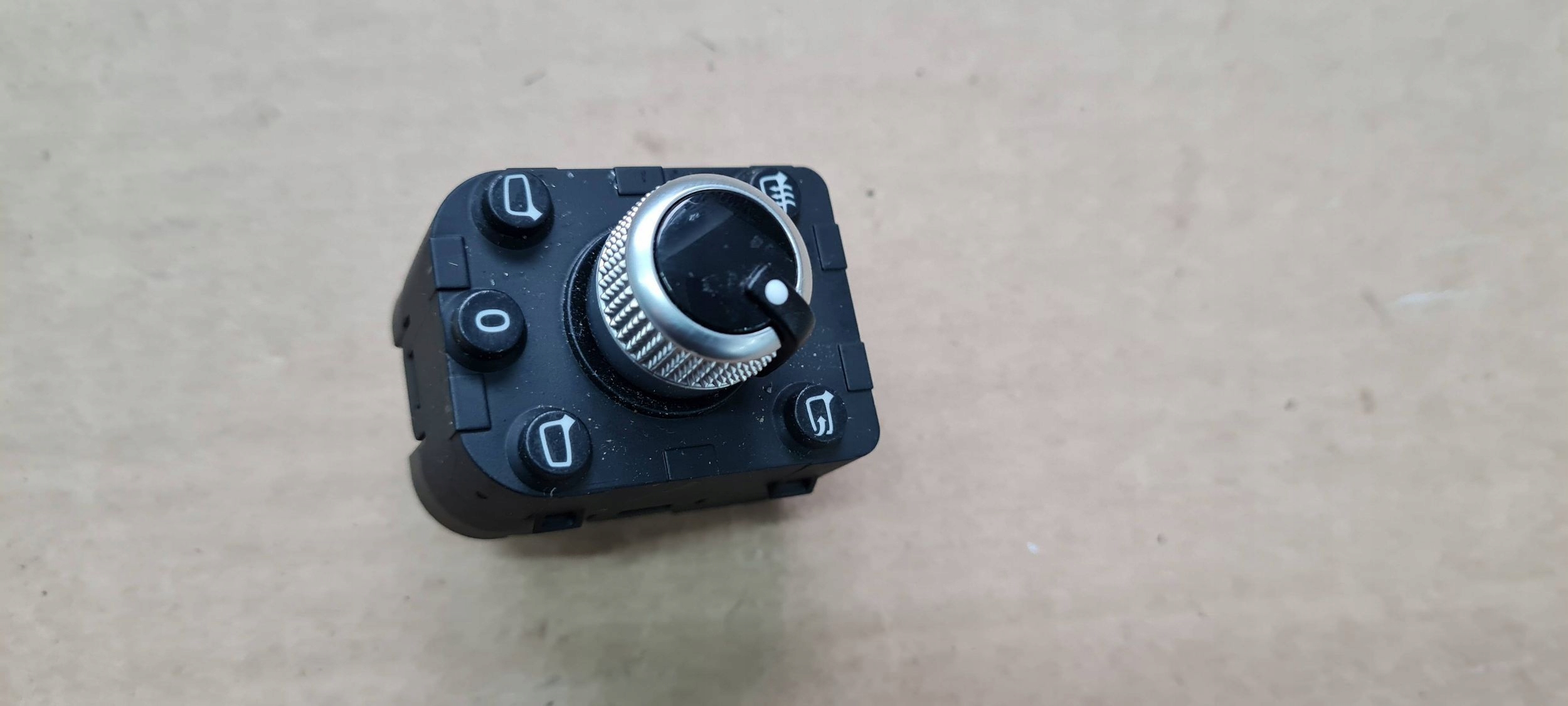 SQ5 Q5 80A mirror control switch POKRETLO SKLADANYCH 4M0959565Q
