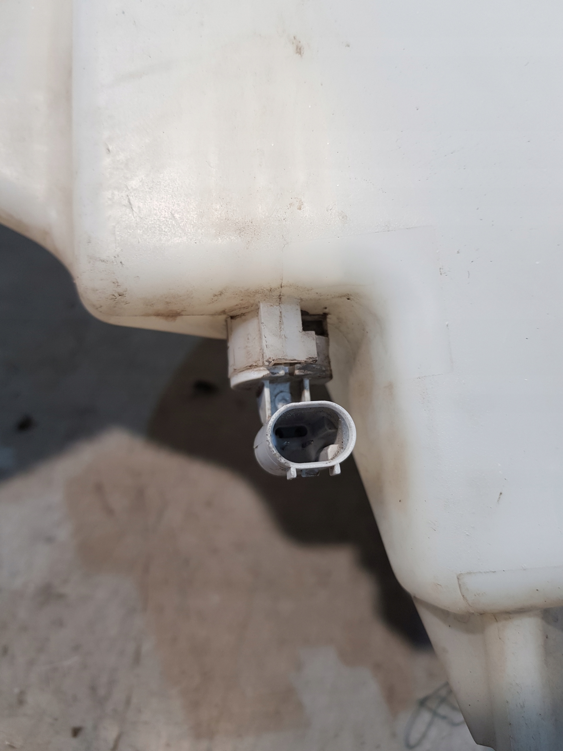 BMW E46 spremnik gasa mlaznice 83628089 5.3L
