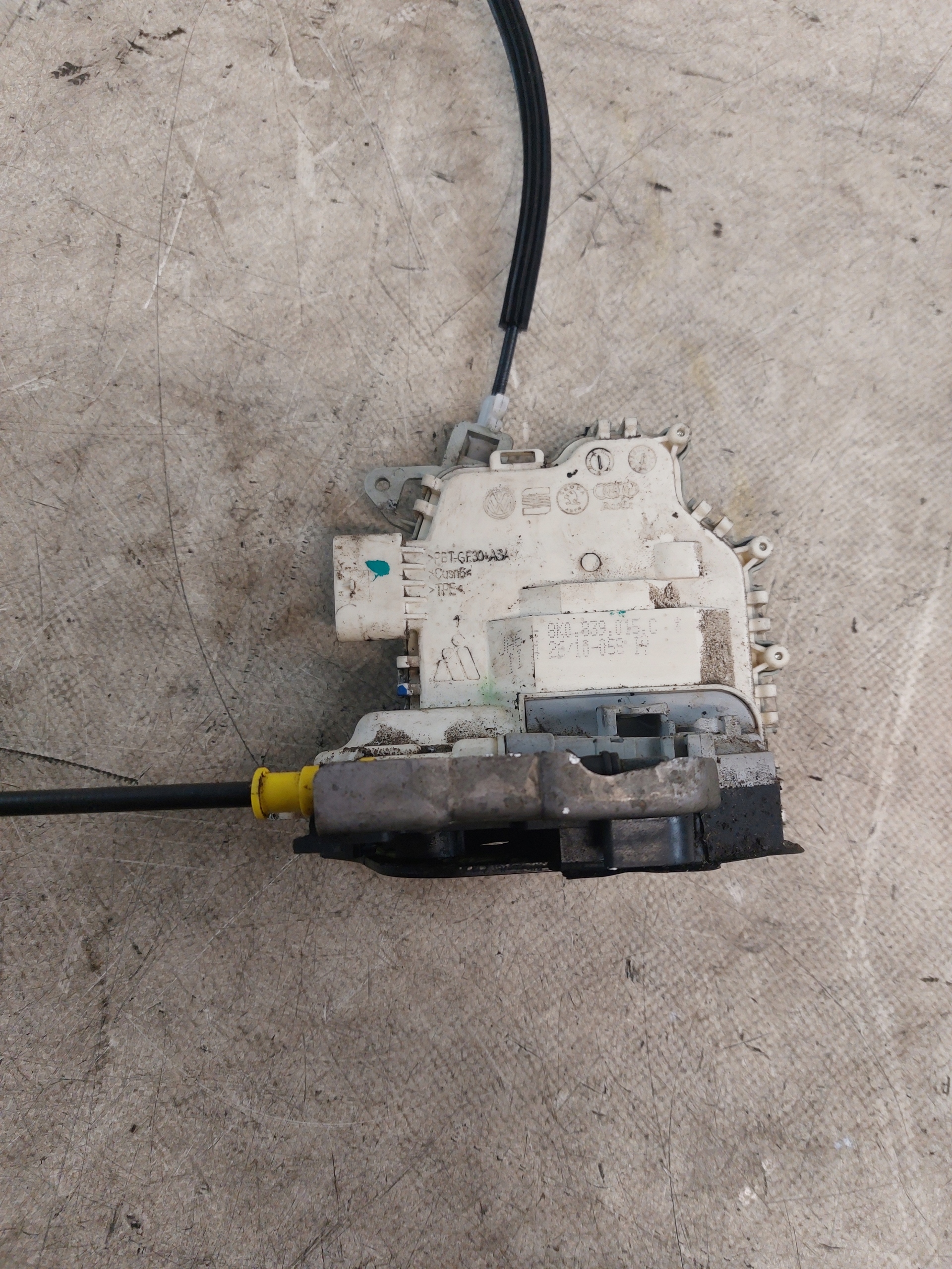 lock door left rear part AUDI A4 B8 KOMBI 6PIN
