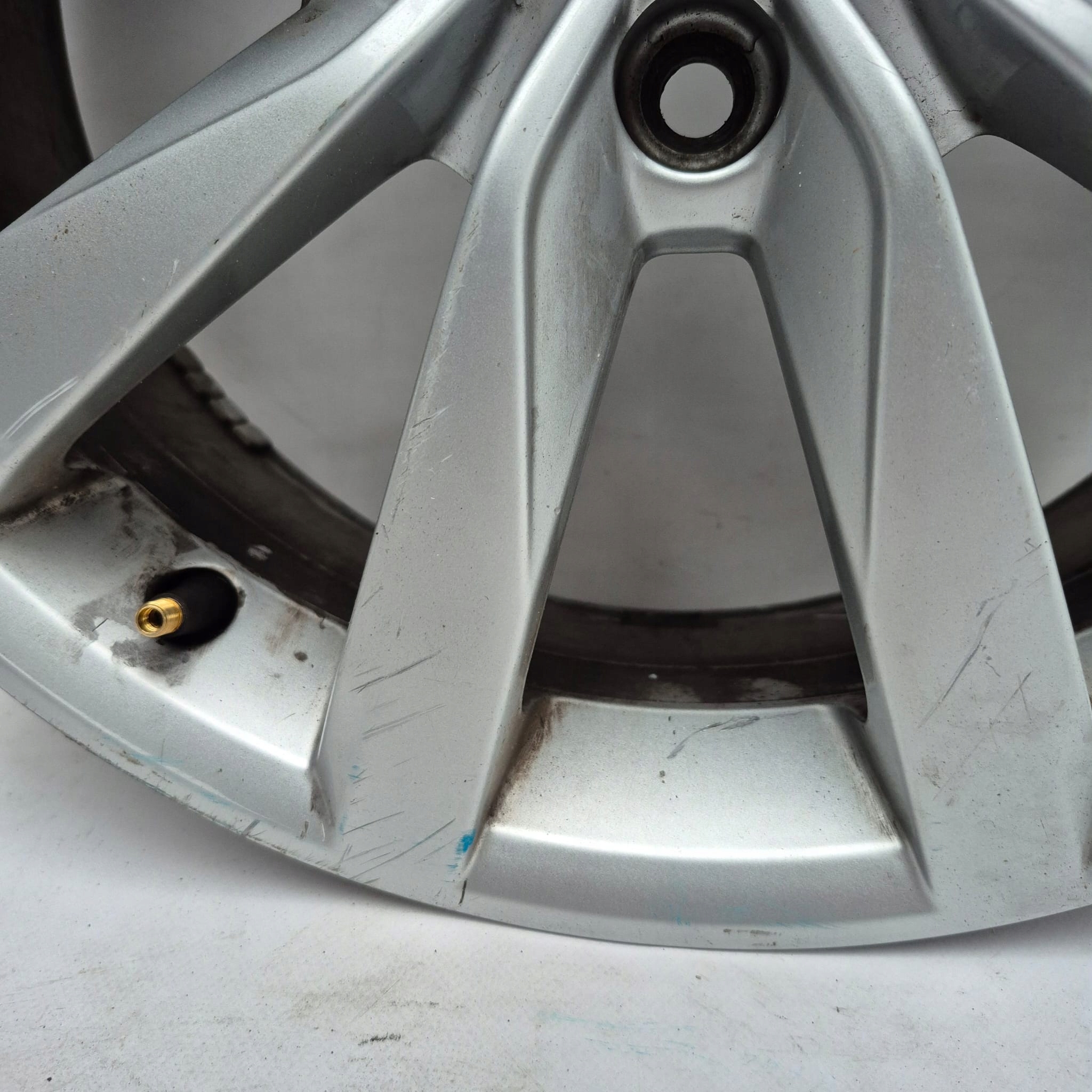 VW GOLF 7 5G0 disk hliníkový 17" 5G0601025K