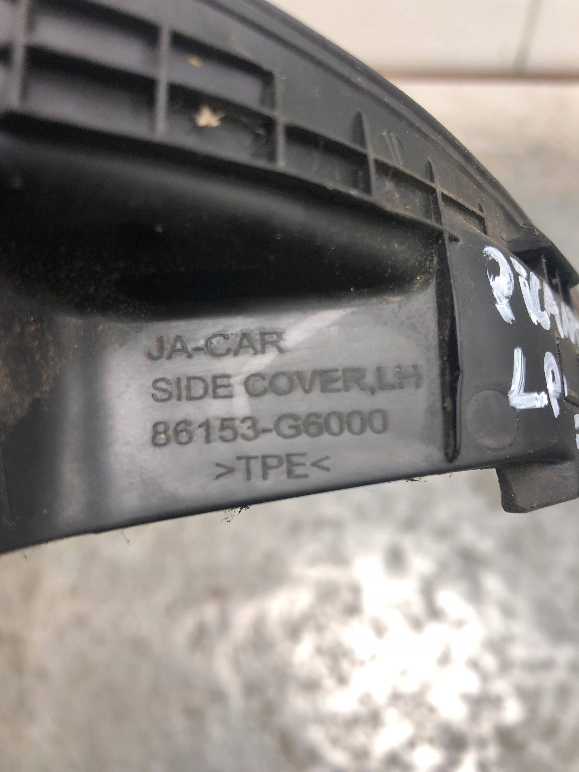 corner under the window left front KIA PICANTO III 86153-G6000
