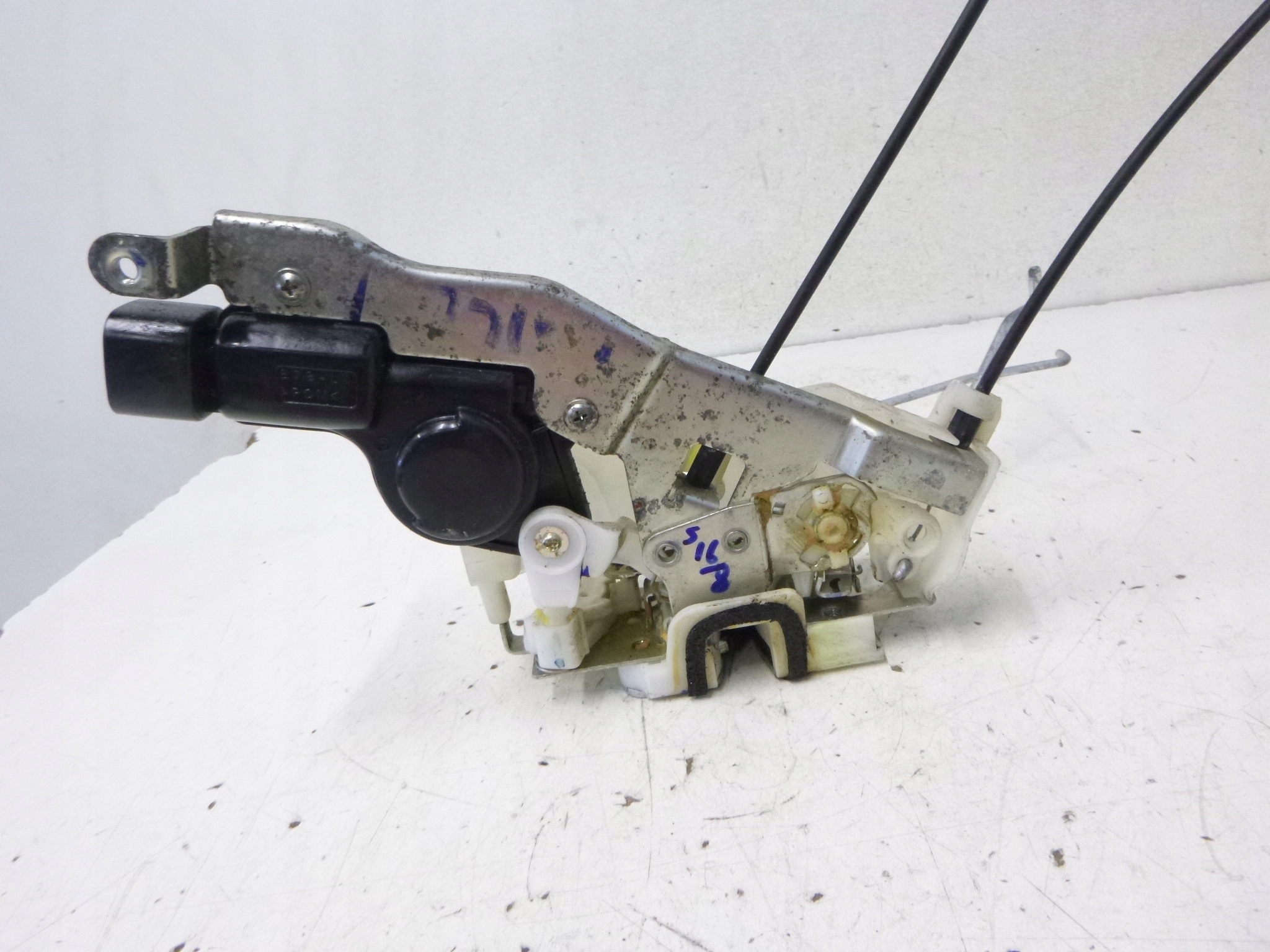lock door front right Nissan Pixo 08-13r.