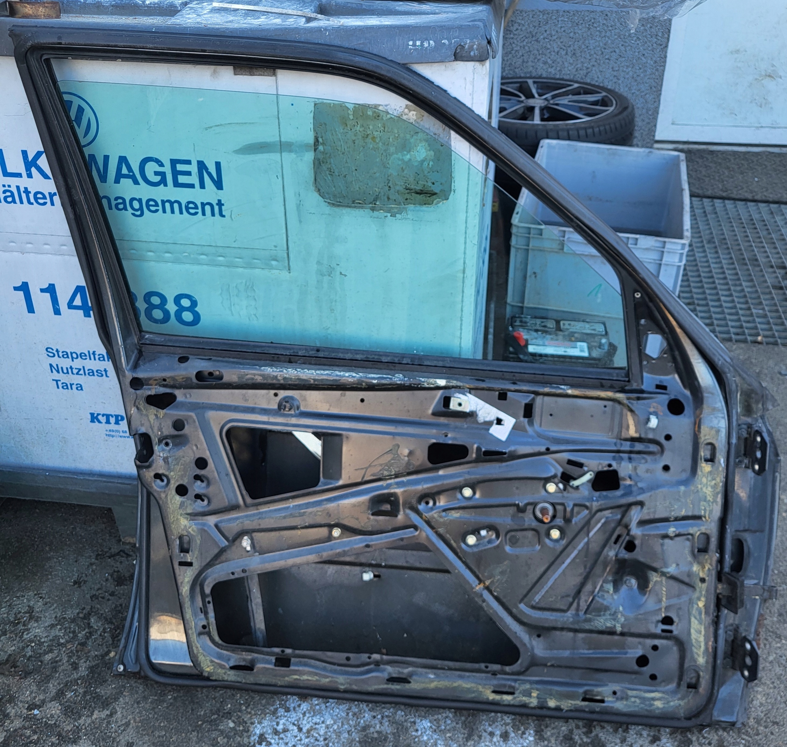 door left front front MERCEDES 190 W201 black,