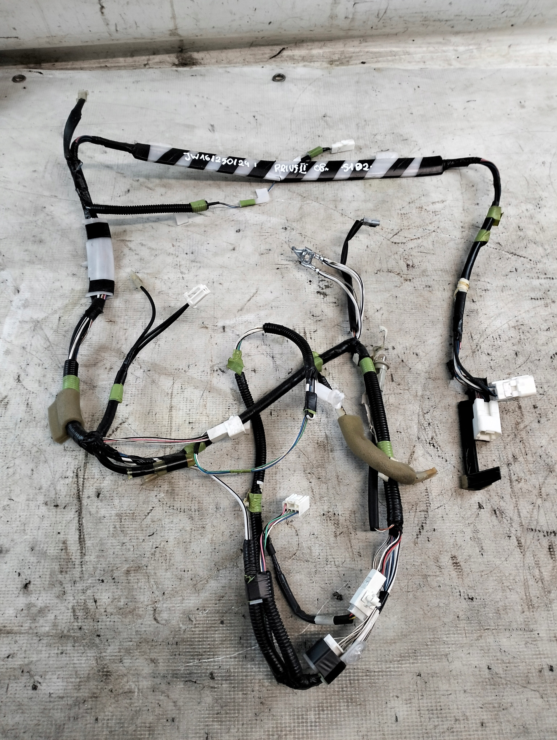 bundle TYLNIEJ bonnet TOYOTA PRIUS II 2008r 82185-47110A