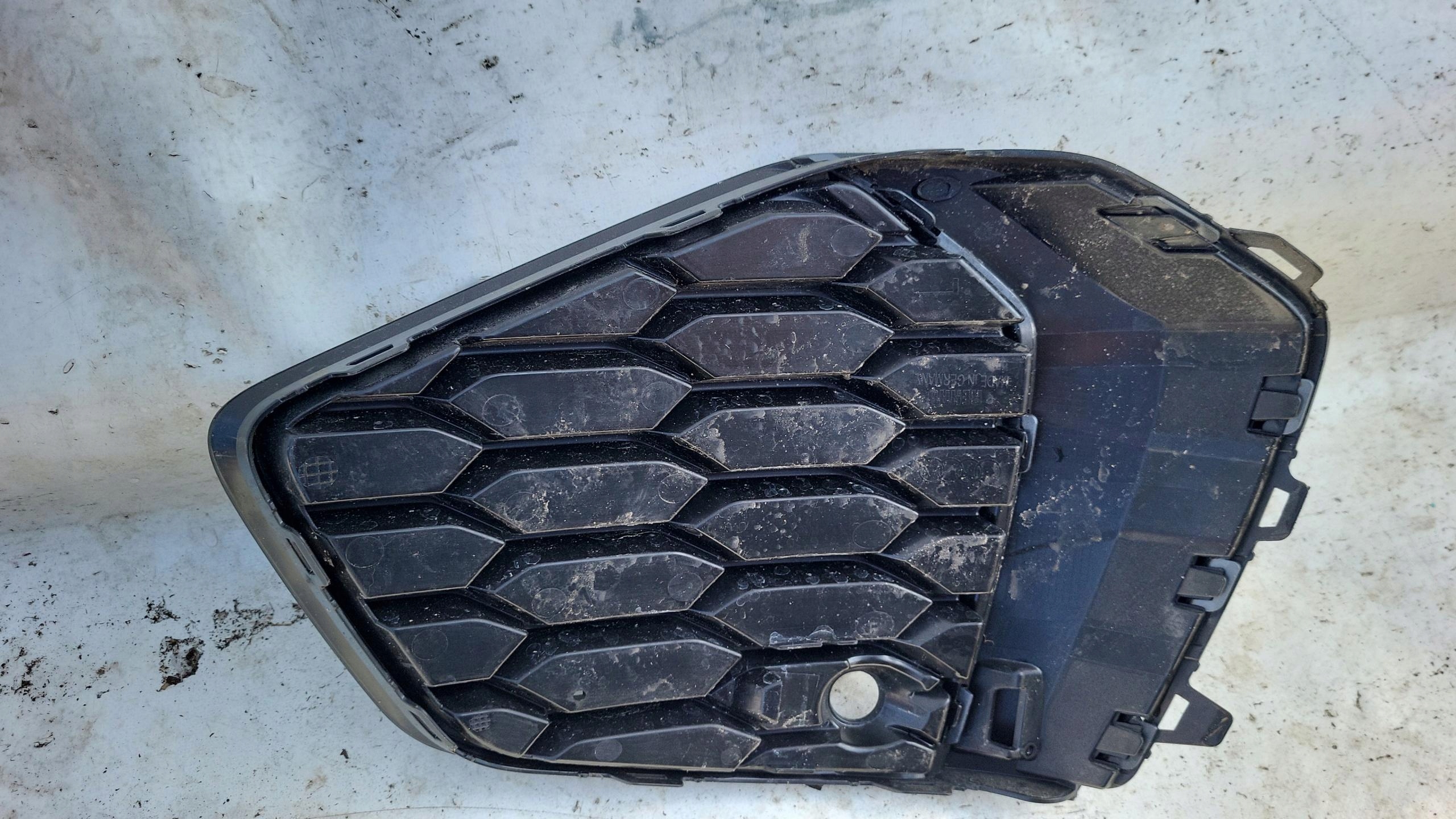 AUDI A3 8Y S-LINE 20- grid of a bumper left front