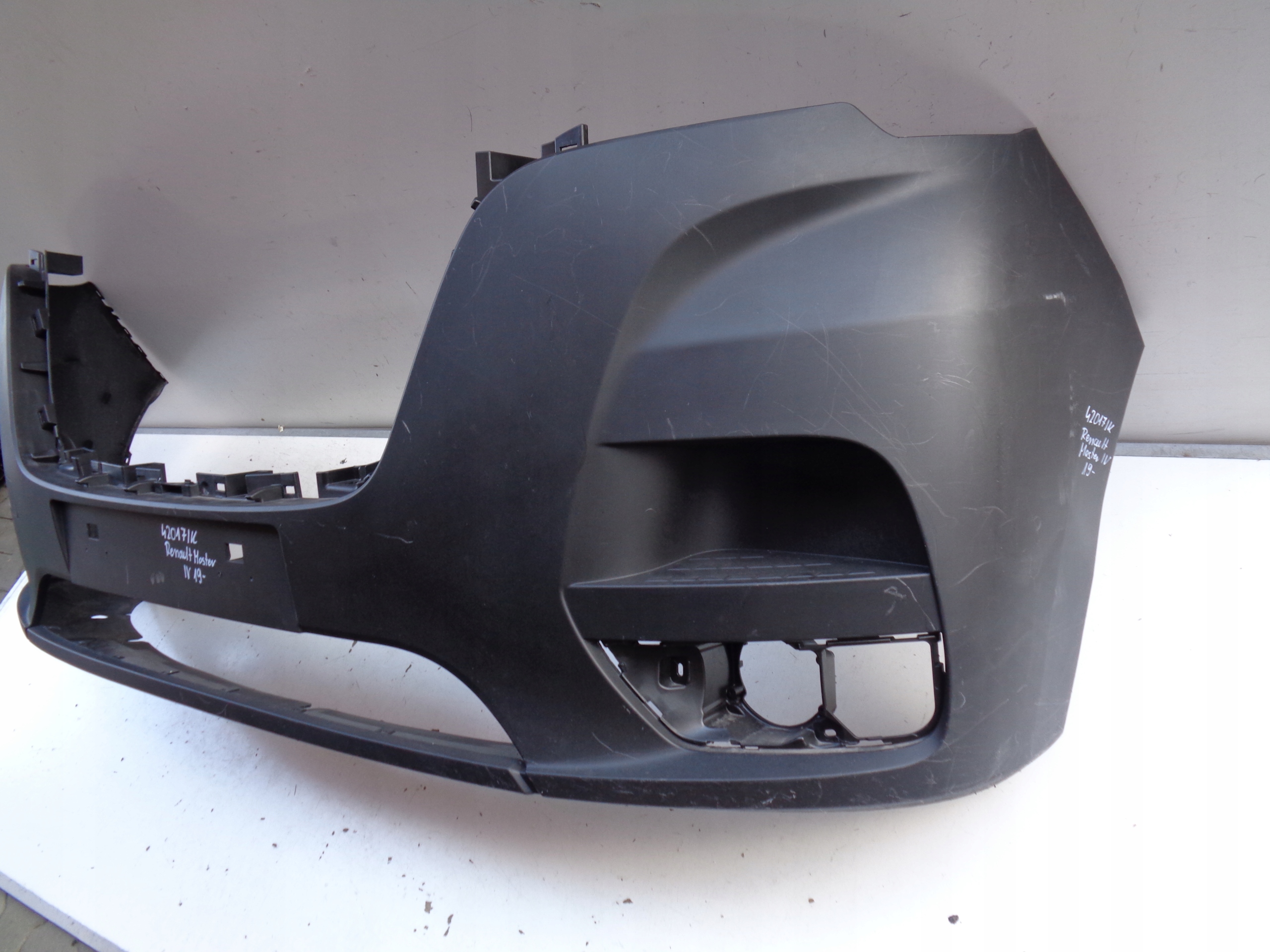 front bumper RENAULT MASTRER IV 19- NR 42017