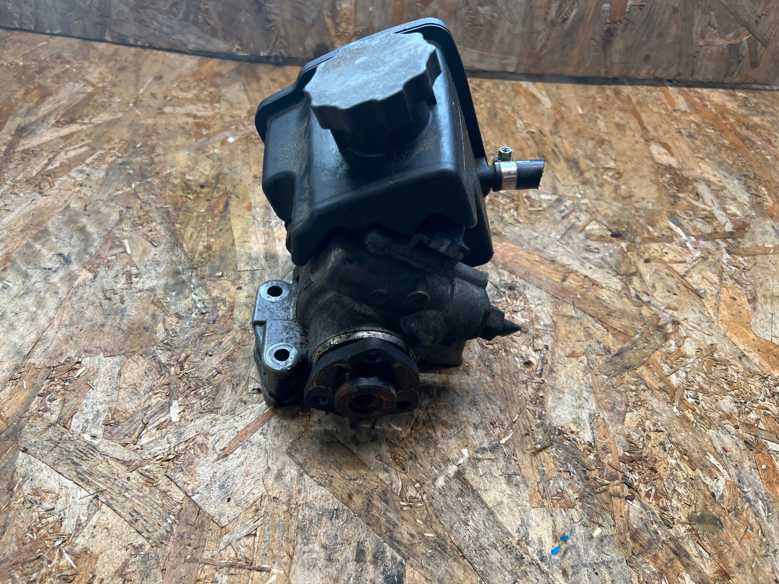 servo pump MERCEDES W211 W203 3.2CDI A0044662001