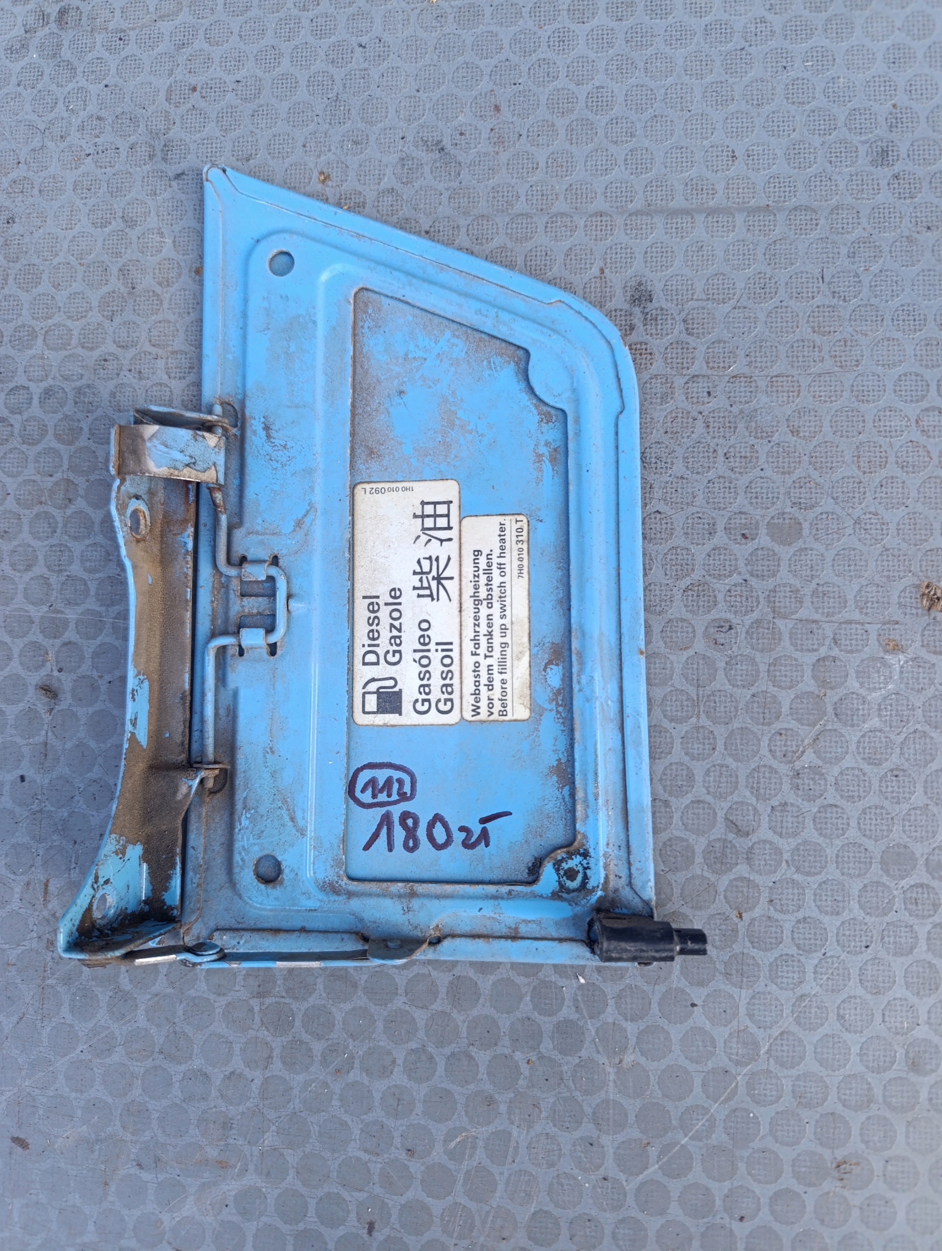 VW T5 KLAPKA Blech Blende Abdeckung Tankklappe des Kraftstoffsbehälters blaue