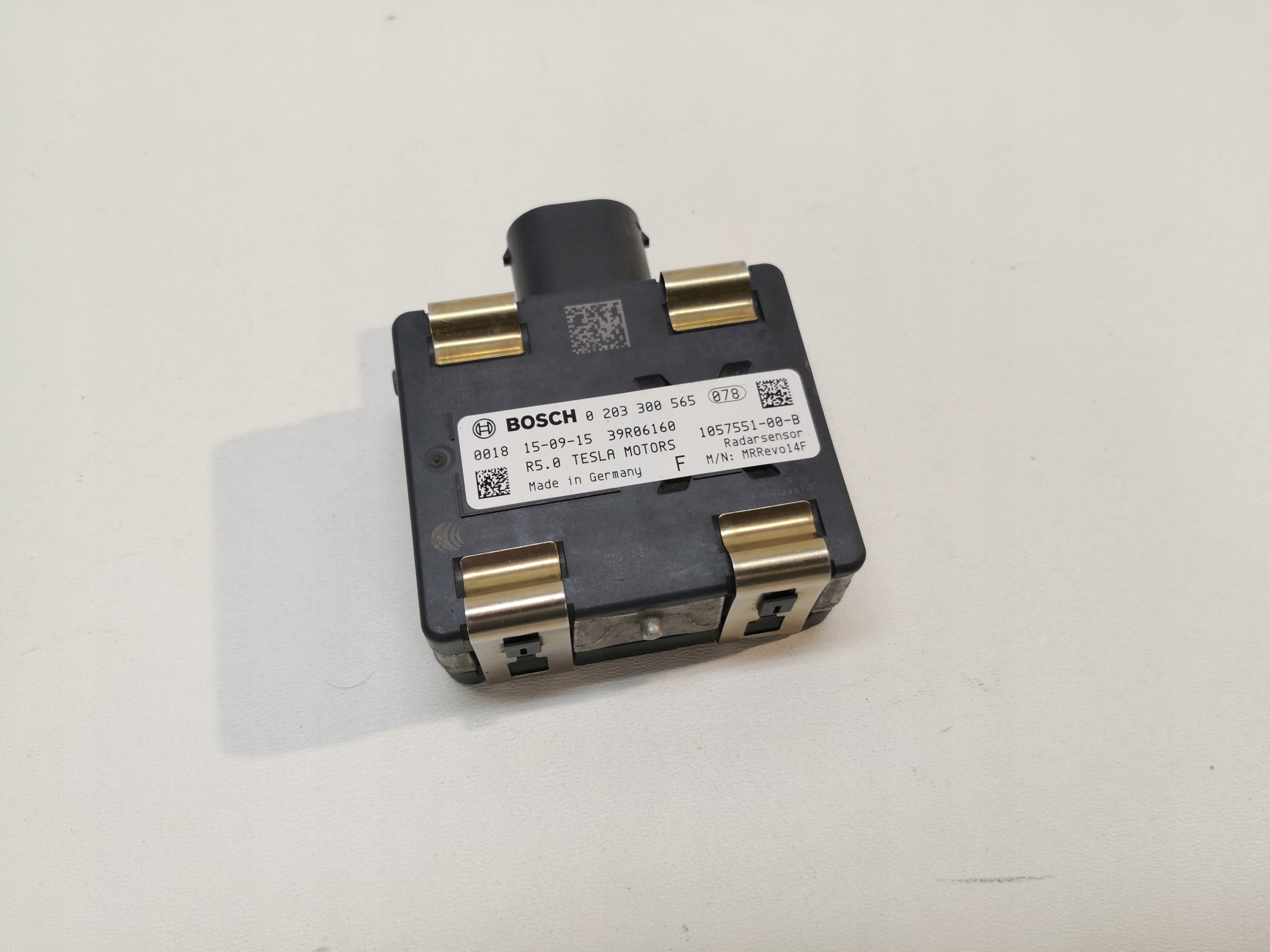 1057551-00-B - Радар Distronic sensor Tesla x S